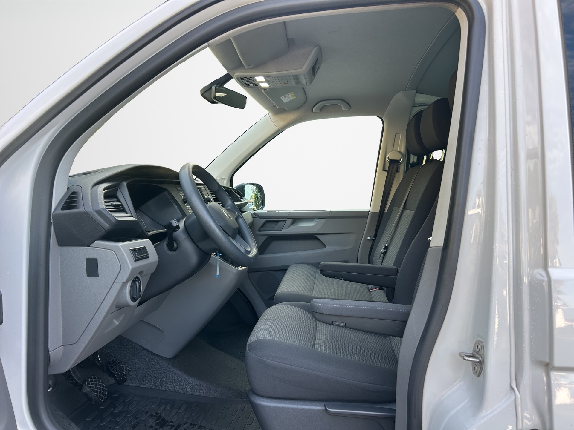 VW T6.1 2.0 TDI Entry-image-4