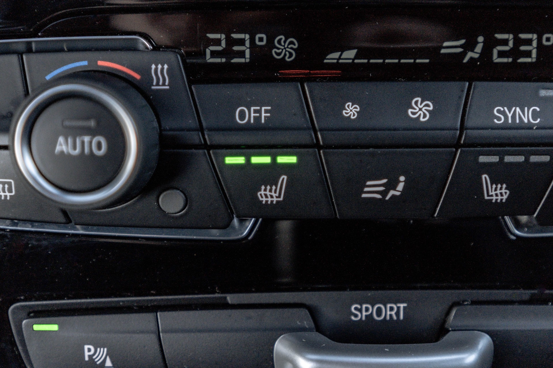 BMW 220i Active Tourer DKG Luxury Line * FRISCH AB SERVICE * TOP AUSSTATTUNG * LEDER *-image-23