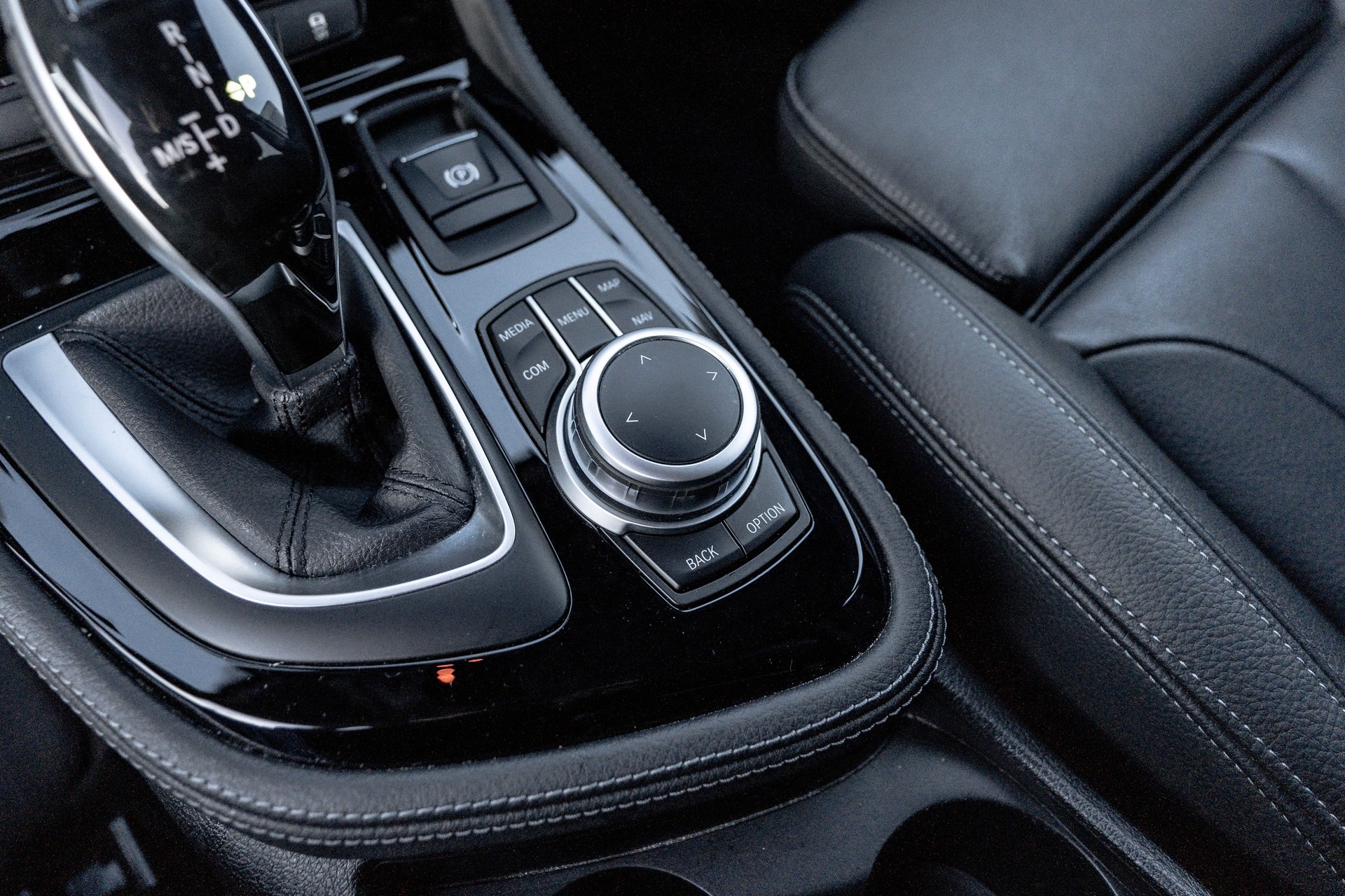 BMW 220i Active Tourer DKG Luxury Line * FRISCH AB SERVICE * TOP AUSSTATTUNG * LEDER *-image-24