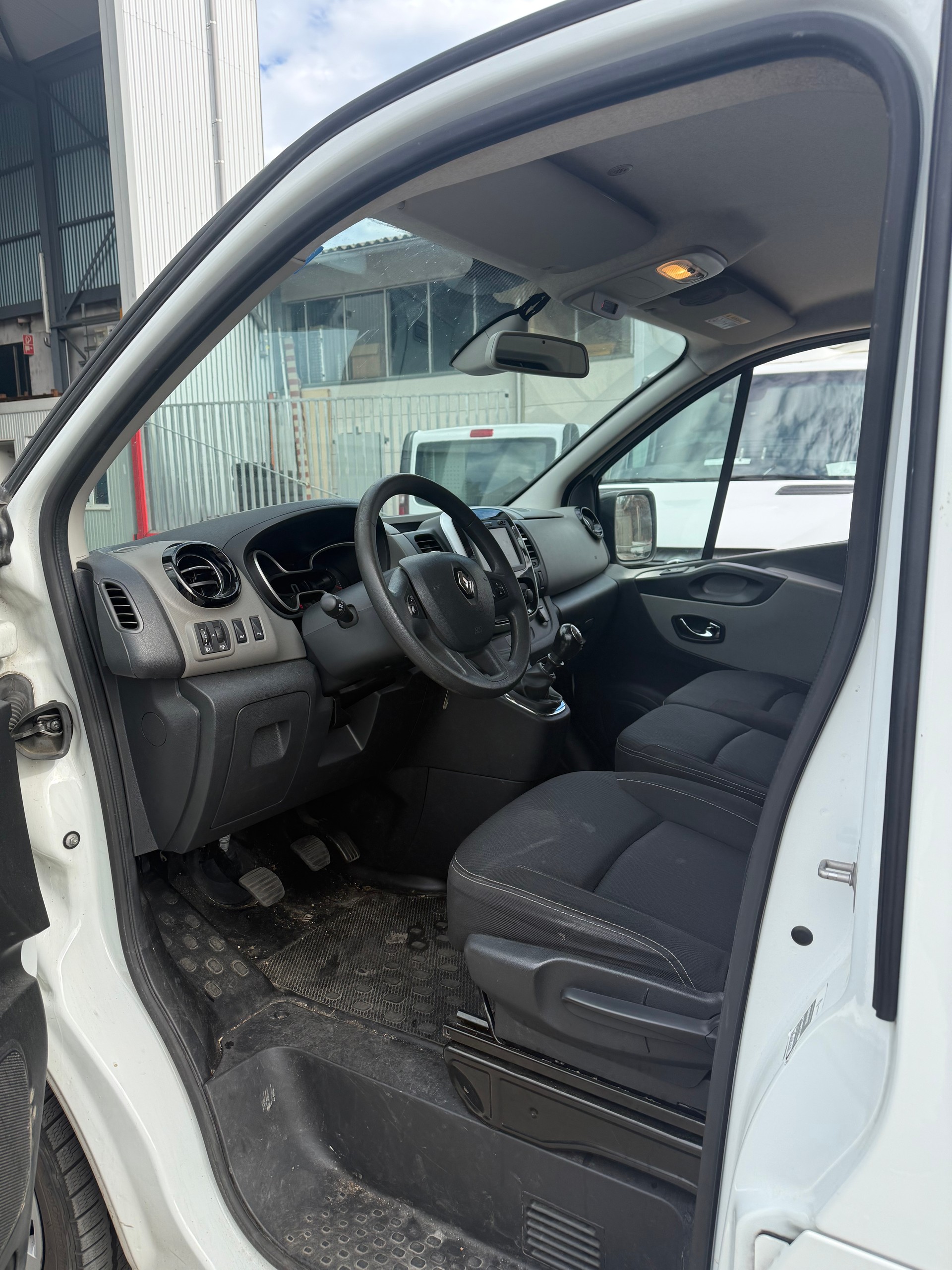 RENAULT Trafic 1.6 dCi 120 2.9t Acces L1H1-image-4