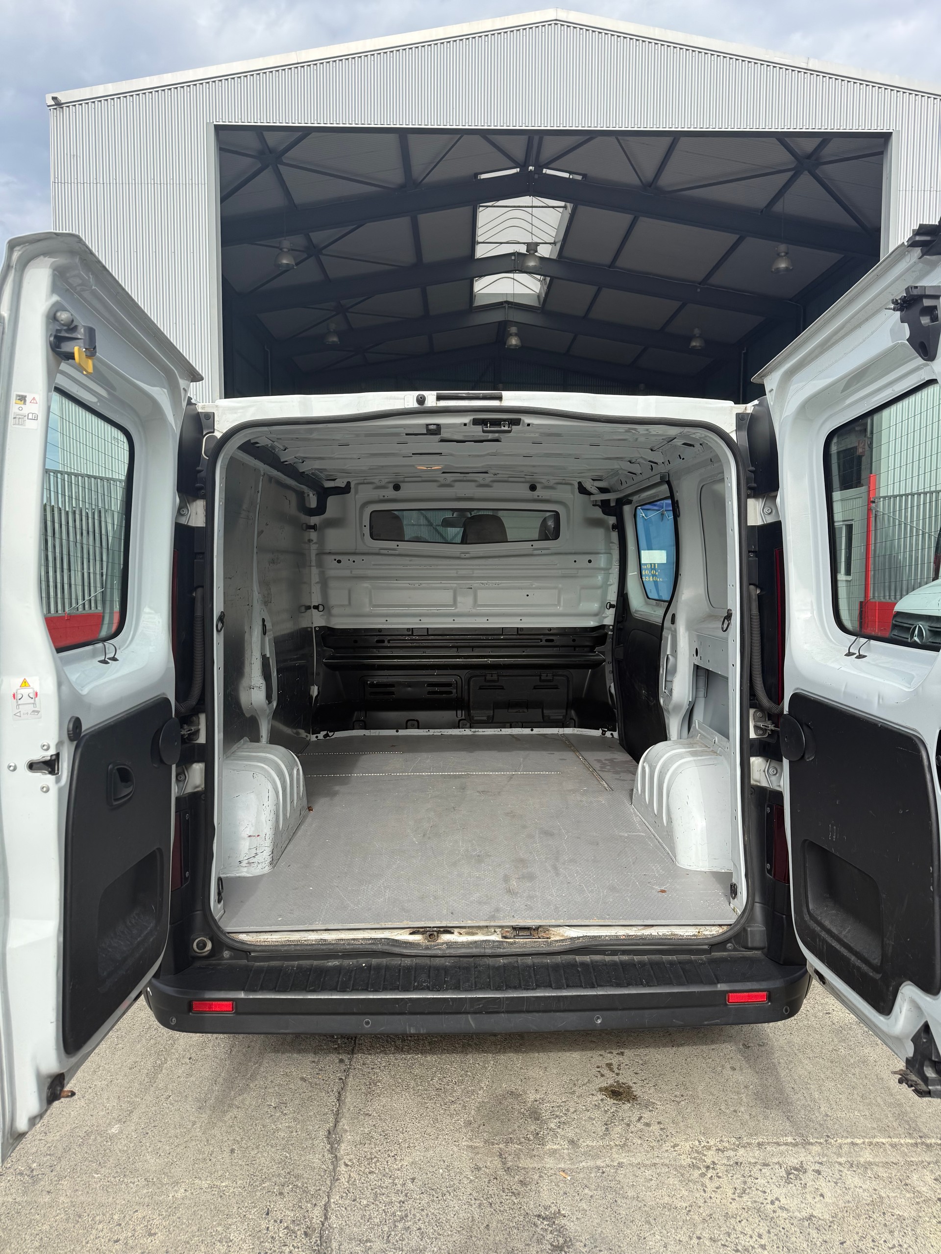 RENAULT Trafic 1.6 dCi 120 2.9t Acces L1H1-image-7
