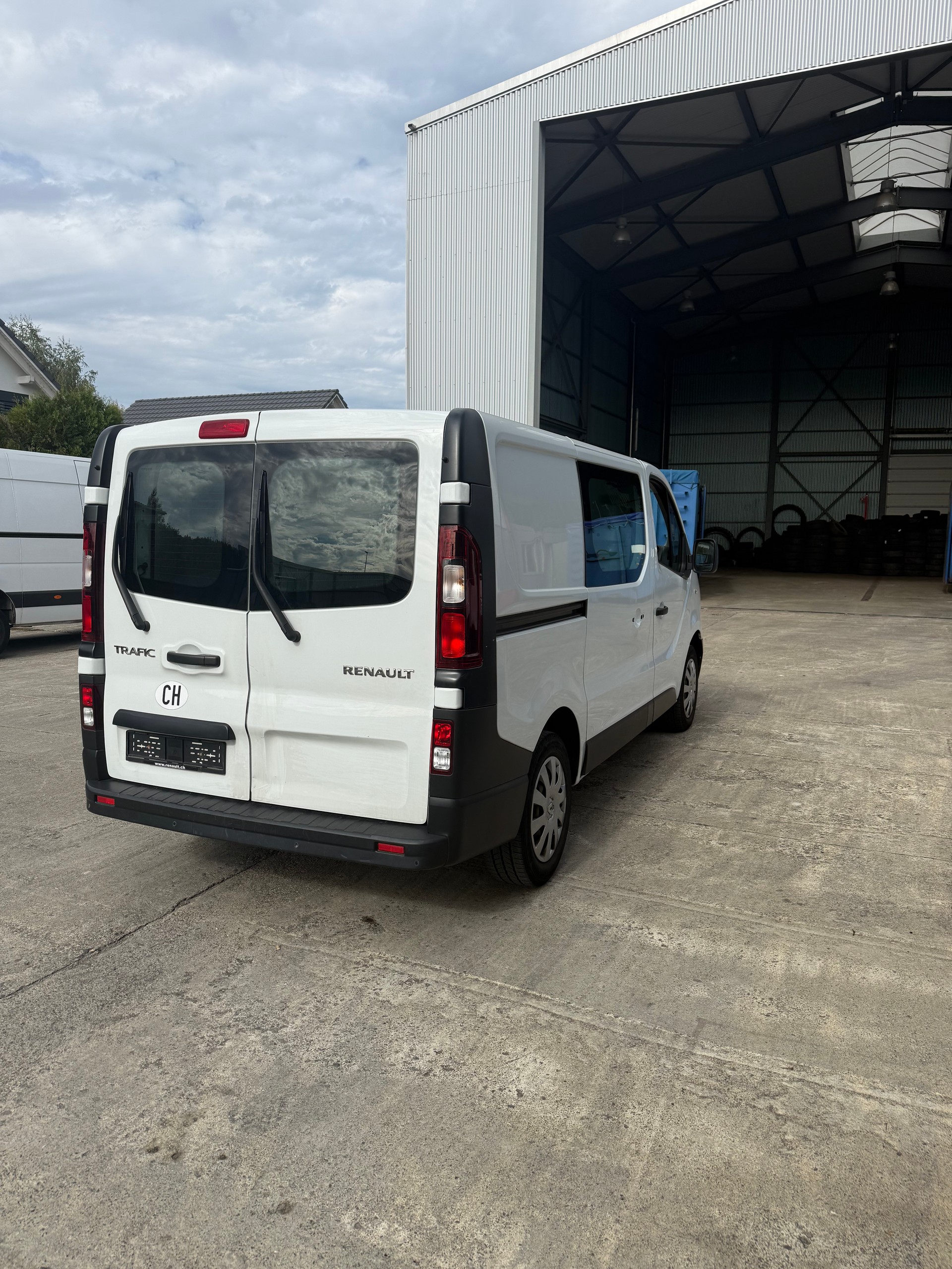 RENAULT Trafic 1.6 dCi 120 2.9t Acces L1H1-image-2