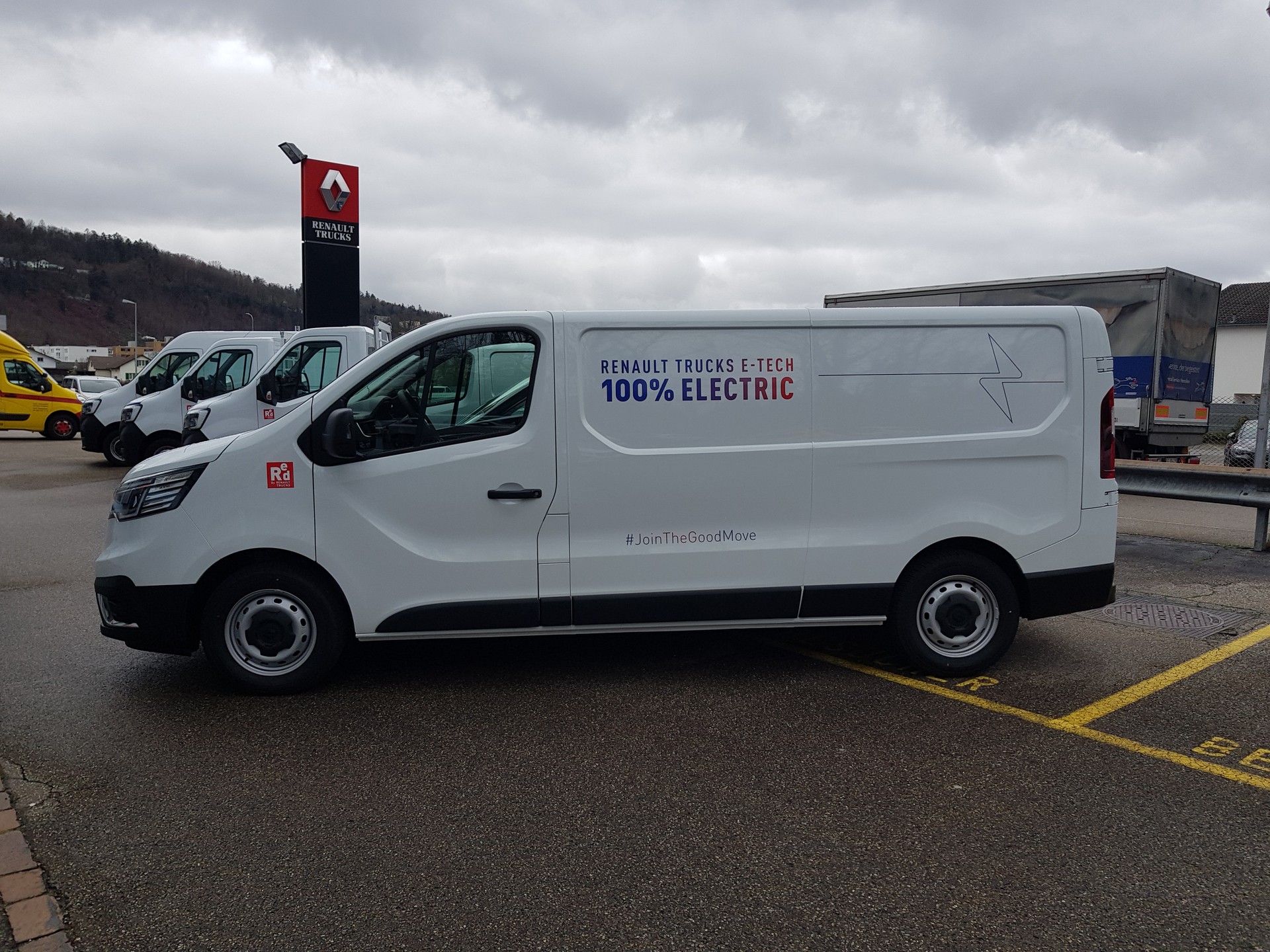 RENAULT Trafic E-Tech Red Edition L2H1-image-2