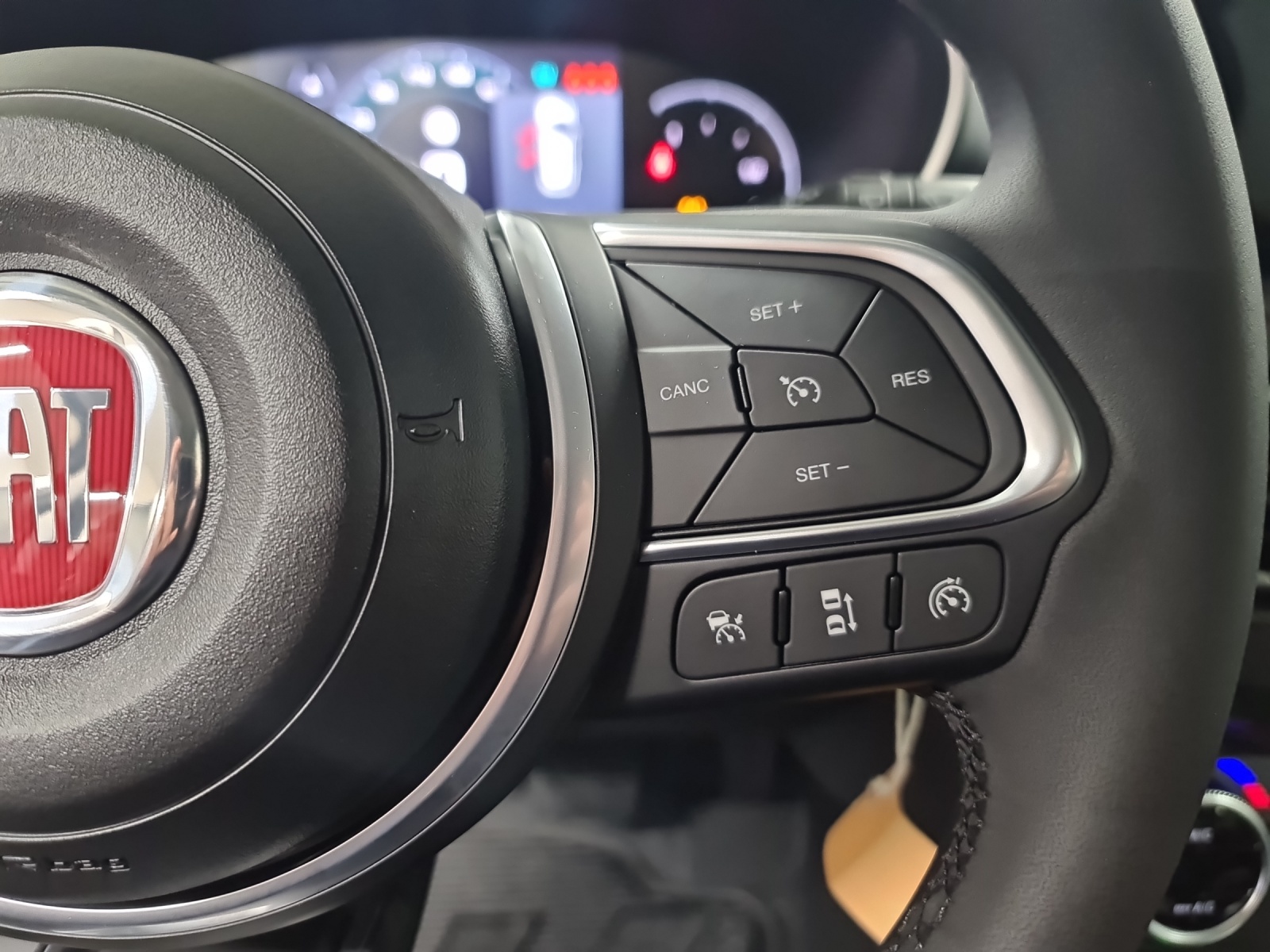 FIAT Tipo Hybrid 1.5 Swiss Edition Cross-image-17