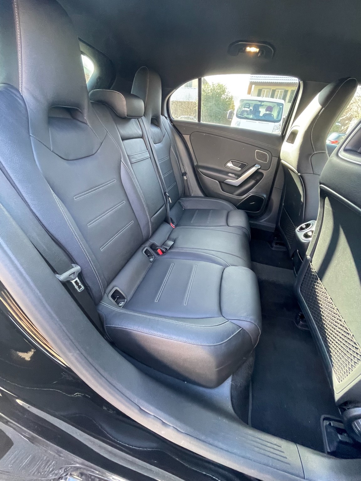 MERCEDES-BENZ A 35 AMG 4Matic Speedshift-image-5