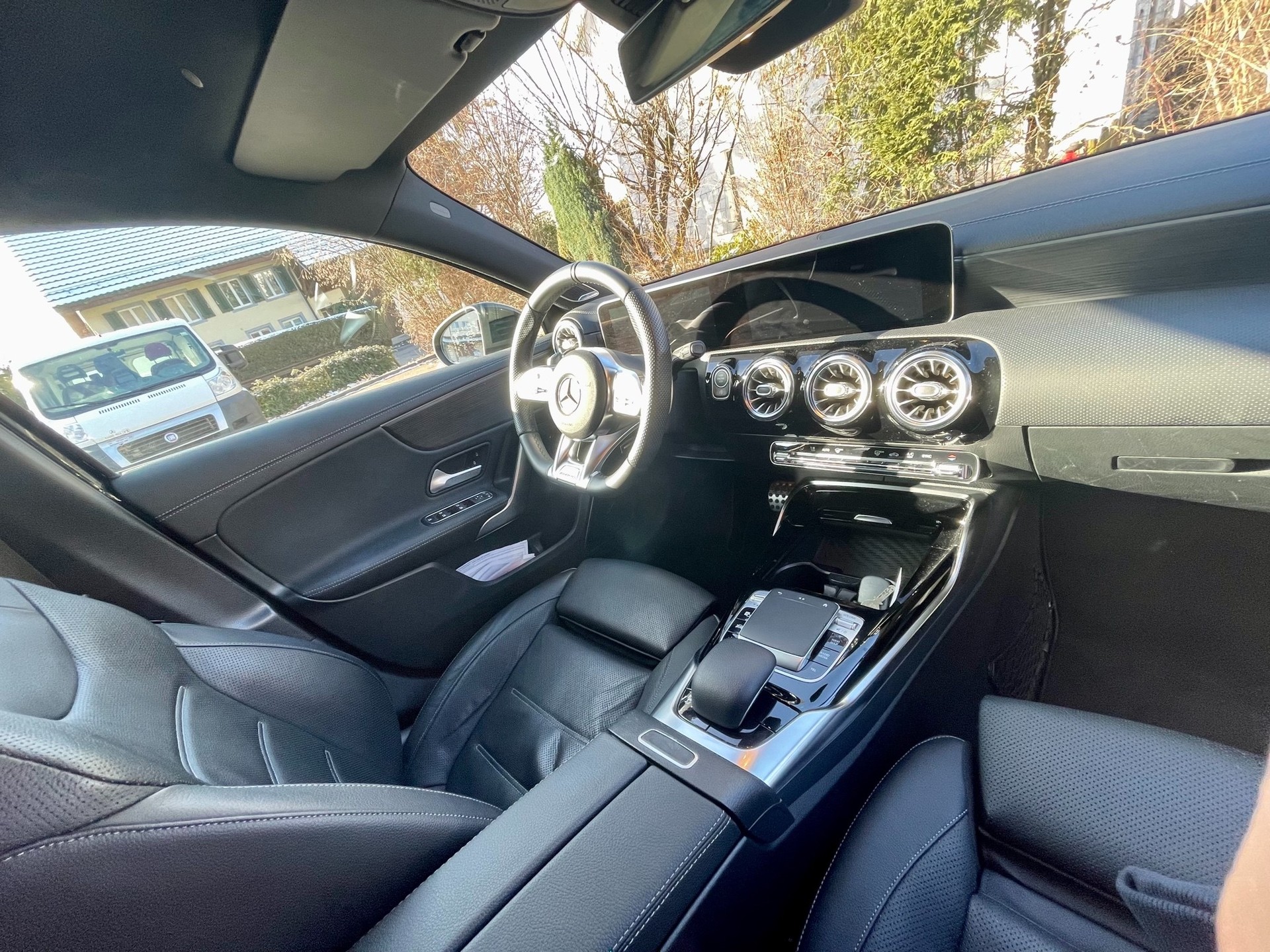 MERCEDES-BENZ A 35 AMG 4Matic Speedshift-image-7
