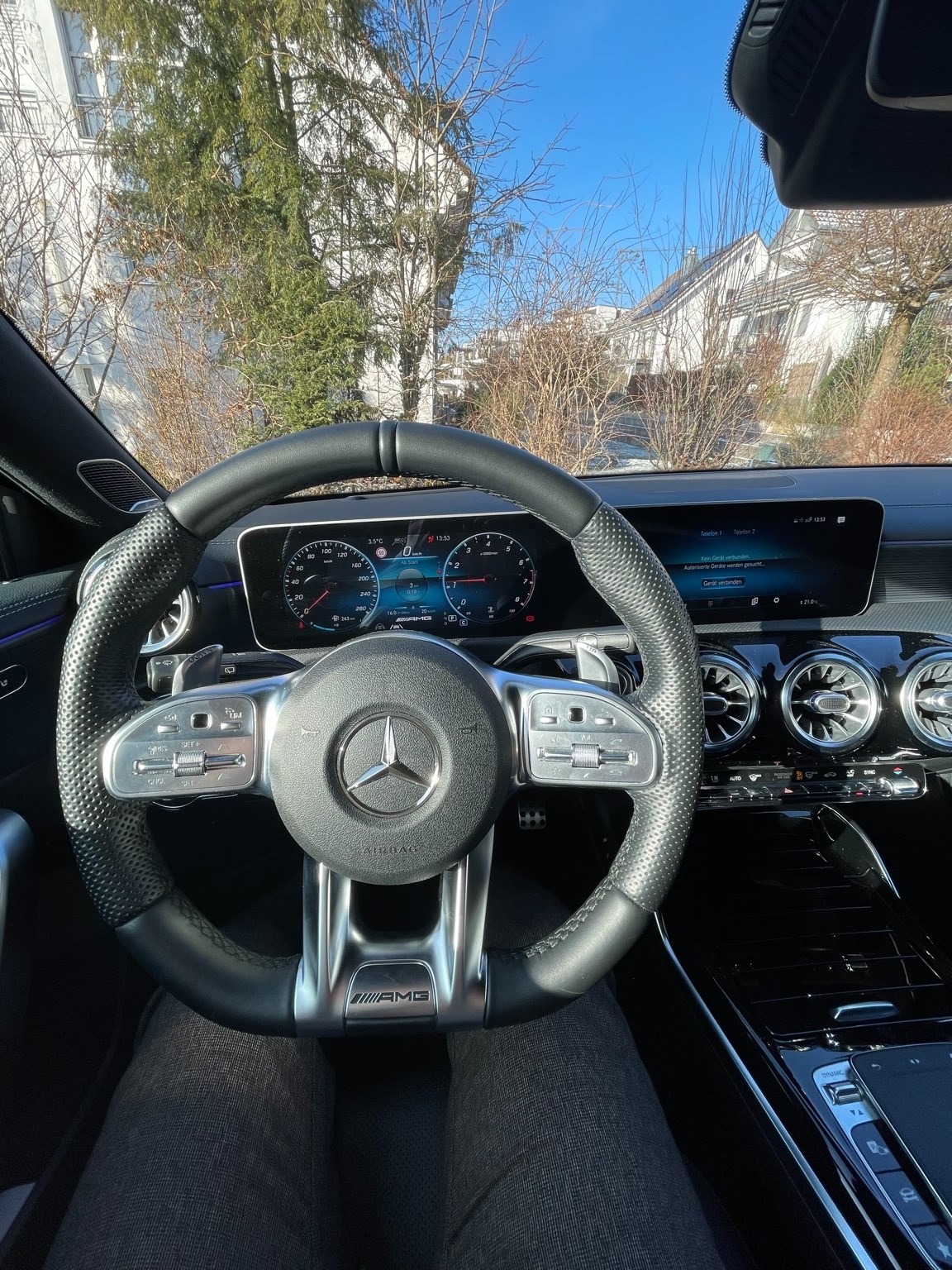 MERCEDES-BENZ A 35 AMG 4Matic Speedshift-image-6