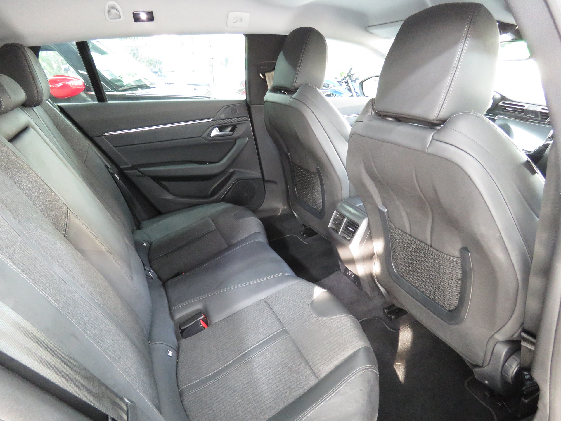 PEUGEOT 508 SW 1.2 Pure Tech Allure Pack EAT8 (Automat)-image-10