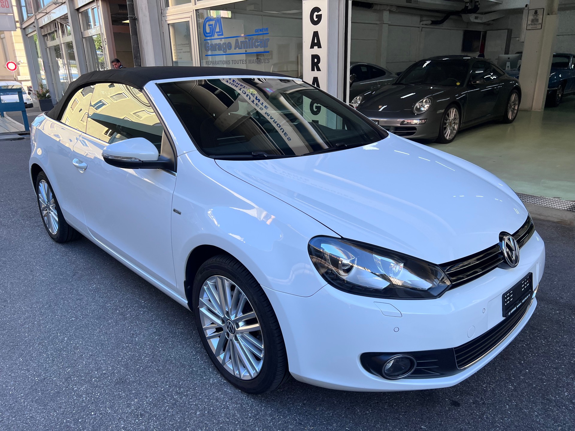 VW Golf Cabrio 1.6 TDI BMT-image-1