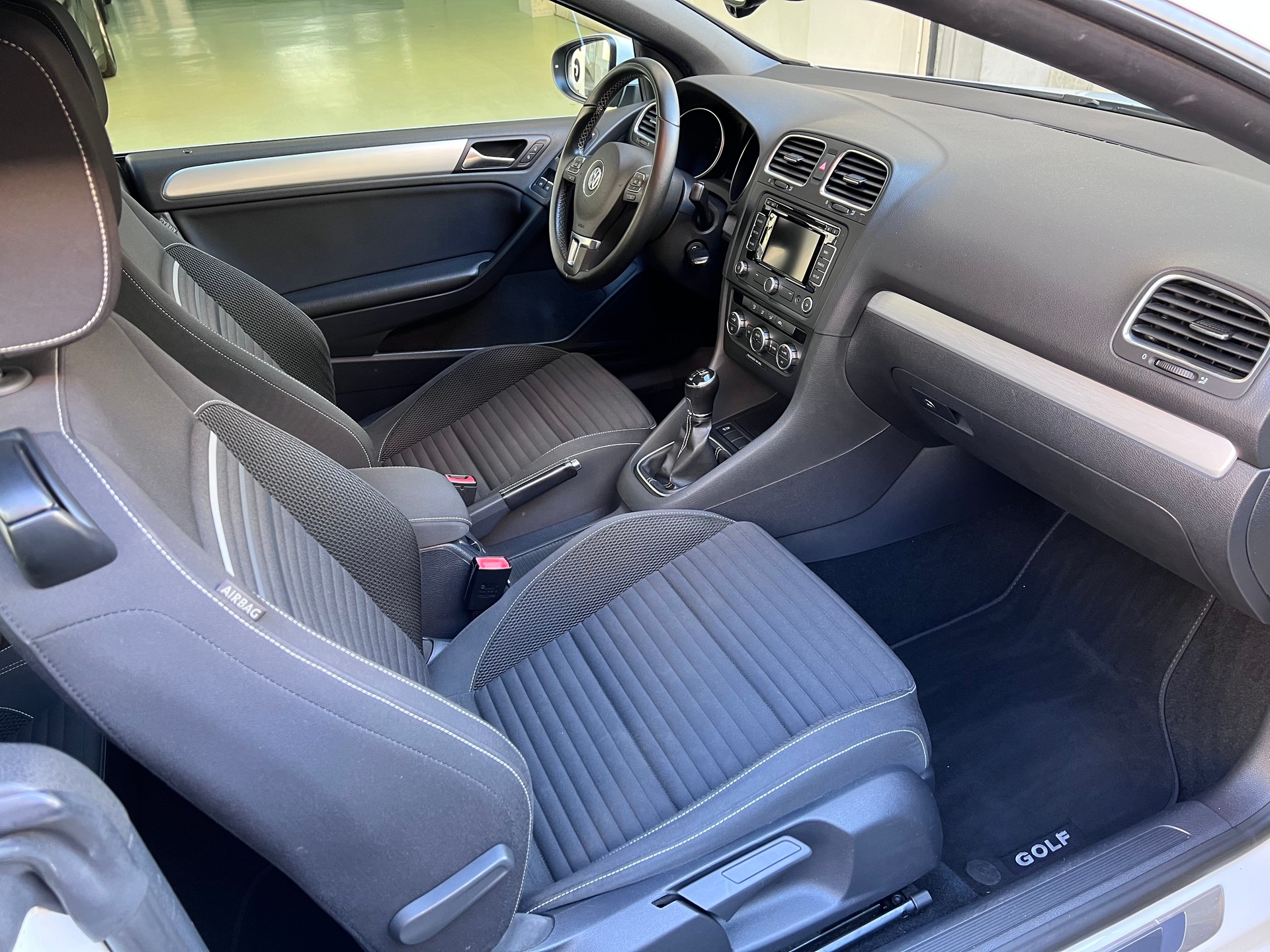 VW Golf Cabrio 1.6 TDI BMT-image-5