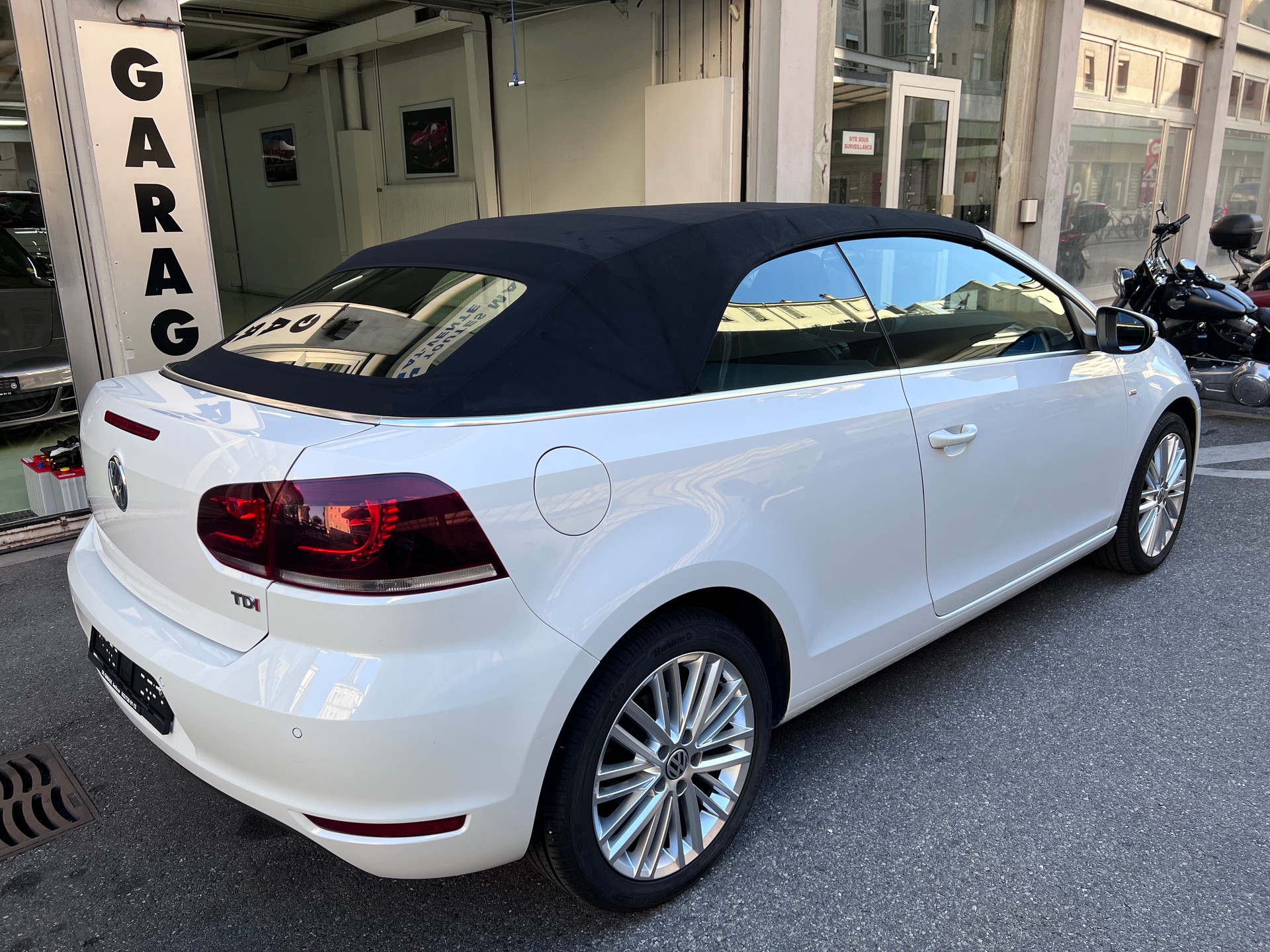 VW Golf Cabrio 1.6 TDI BMT-image-2