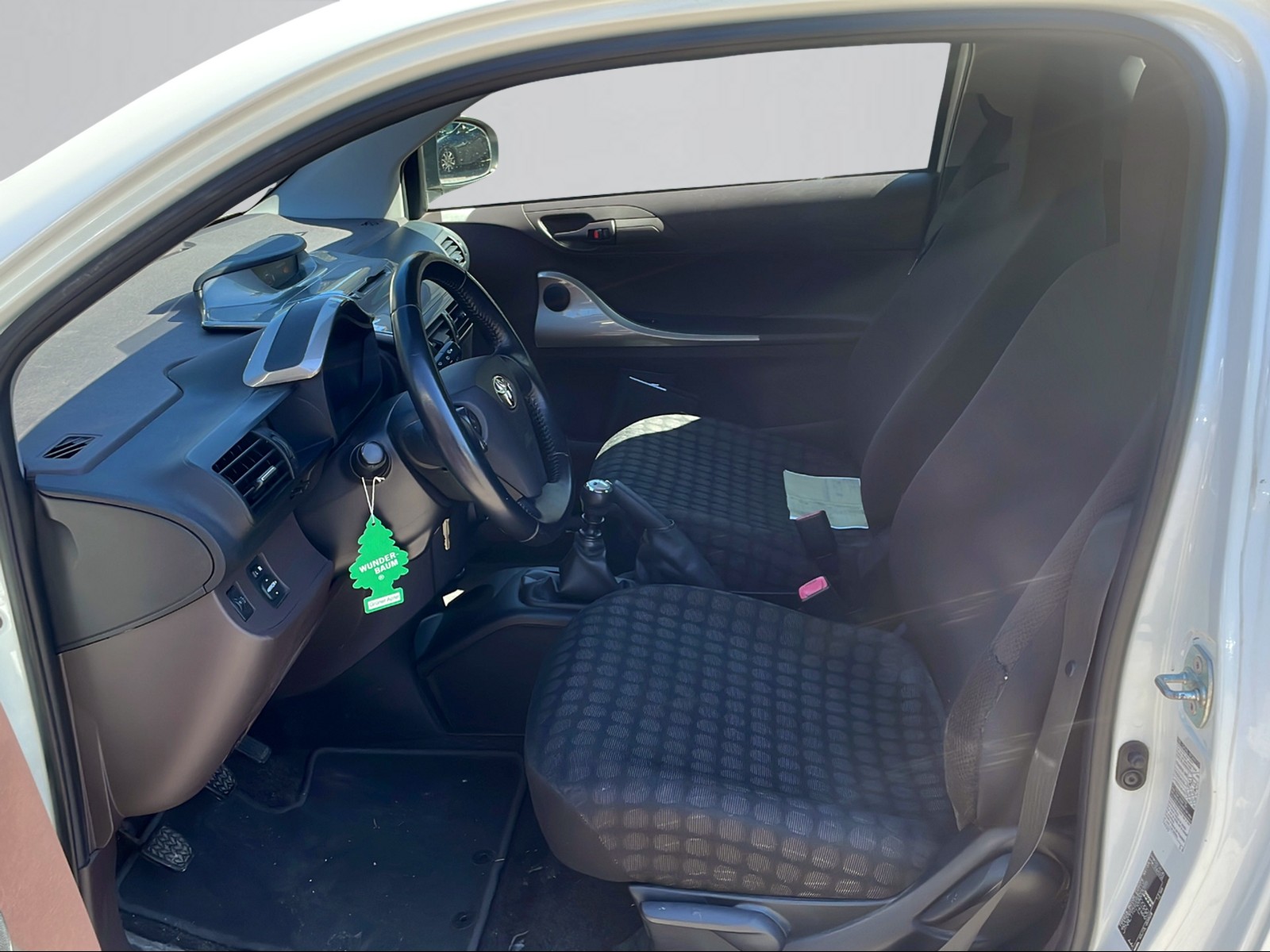 TOYOTA iQ 1.0 VVT-i-image-4