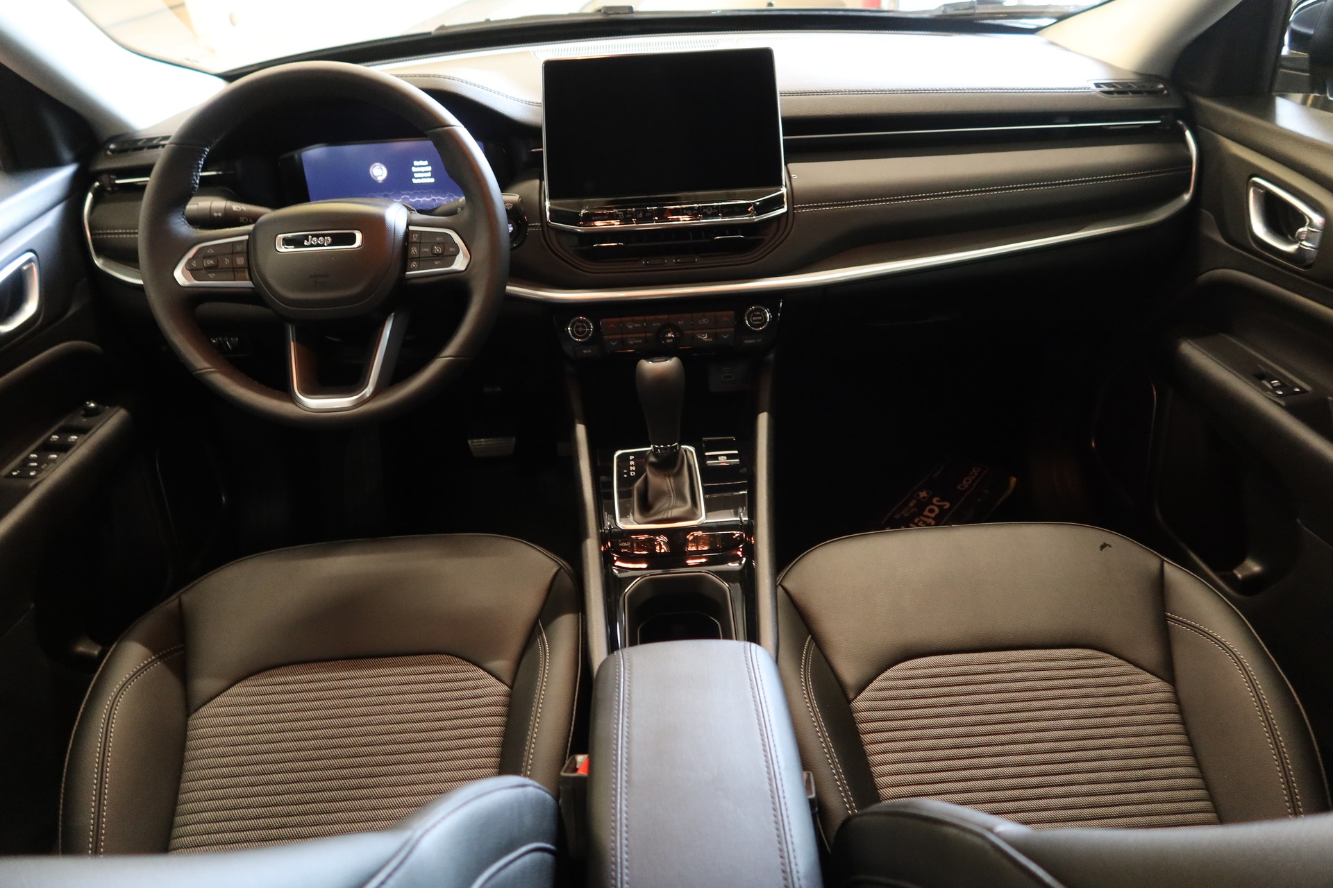 JEEP Compass 4x2 1.5 T Sw.Alt.-image-10