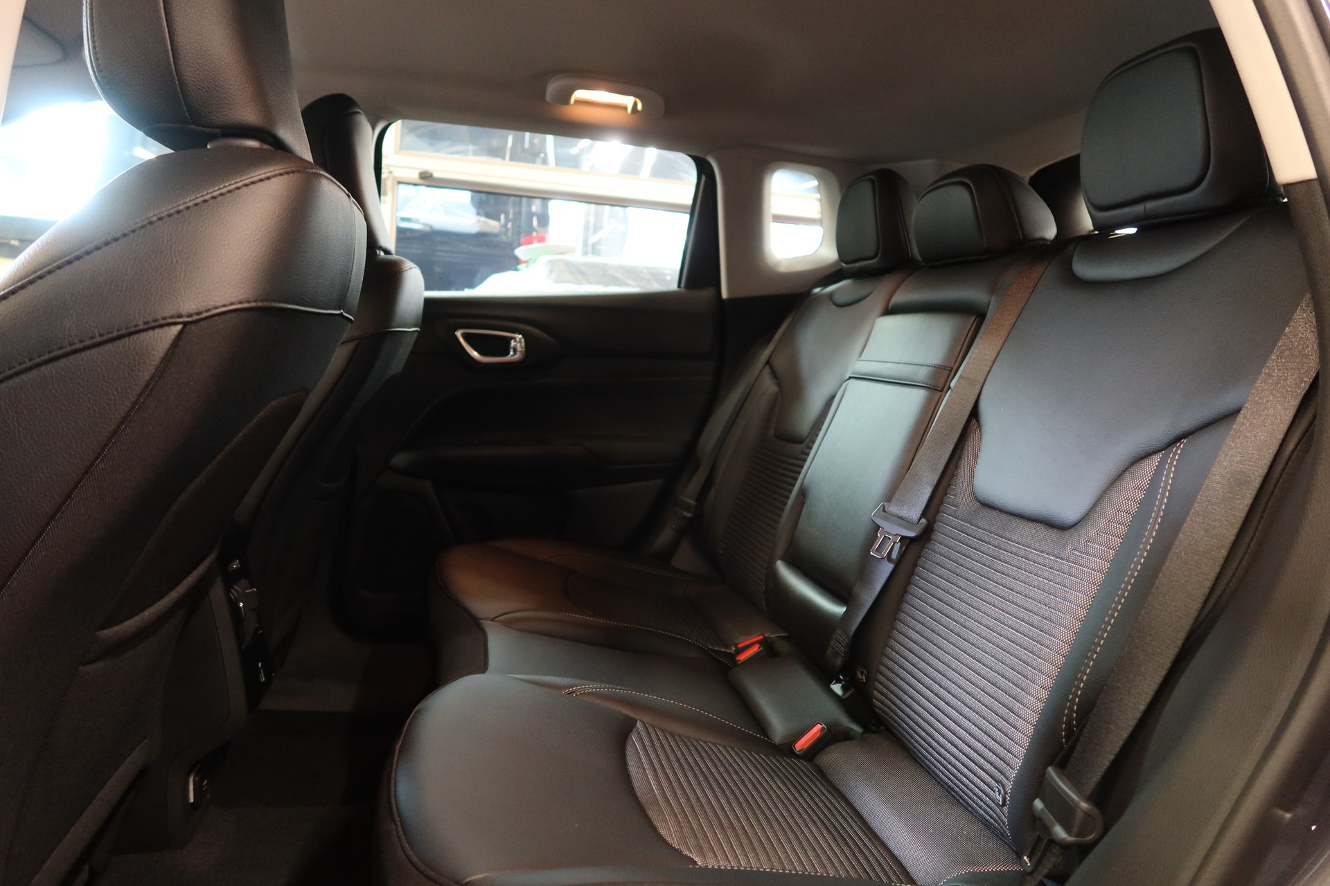JEEP Compass 4x2 1.5 T Sw.Alt.-image-12