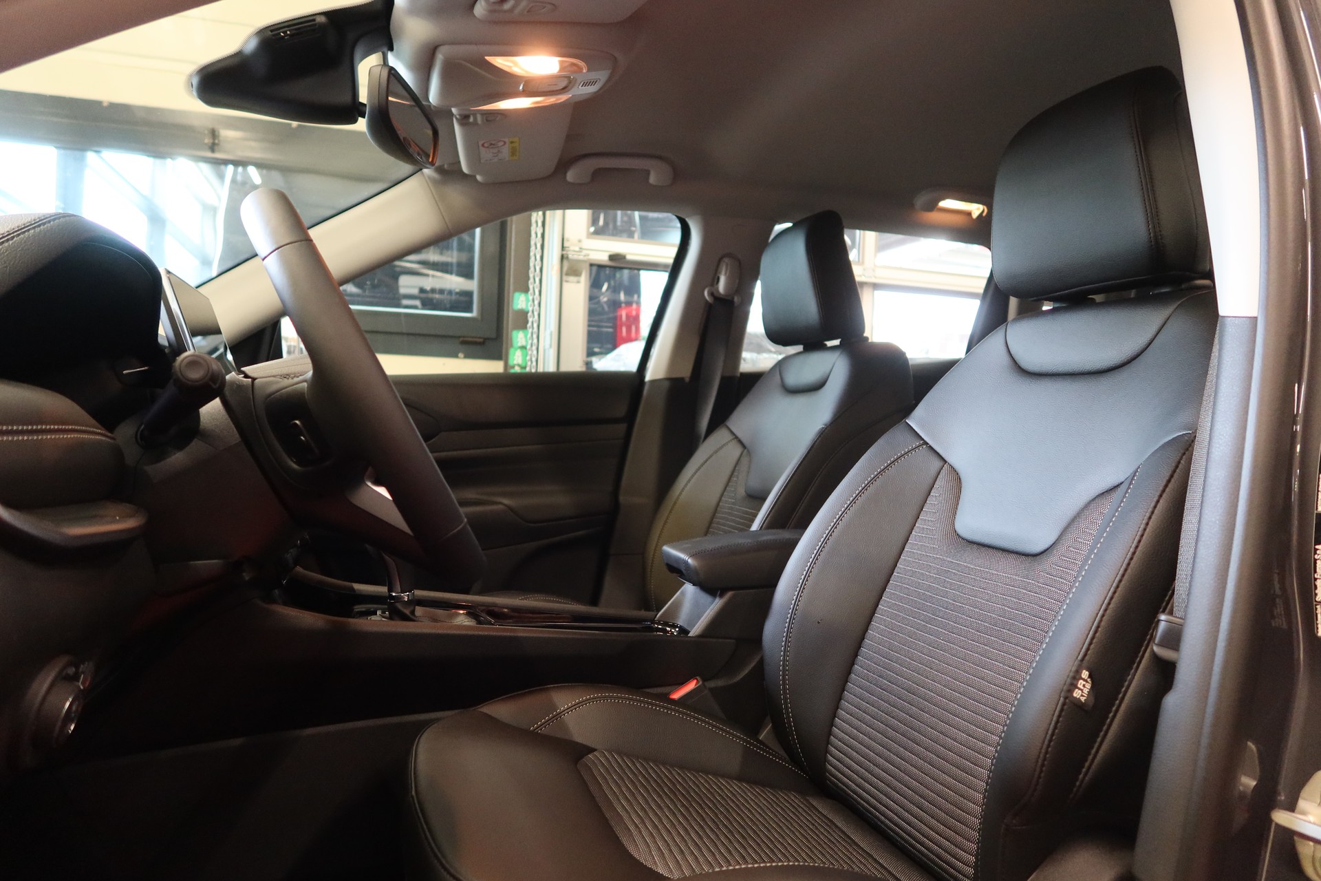 JEEP Compass 4x2 1.5 T Sw.Alt.-image-11