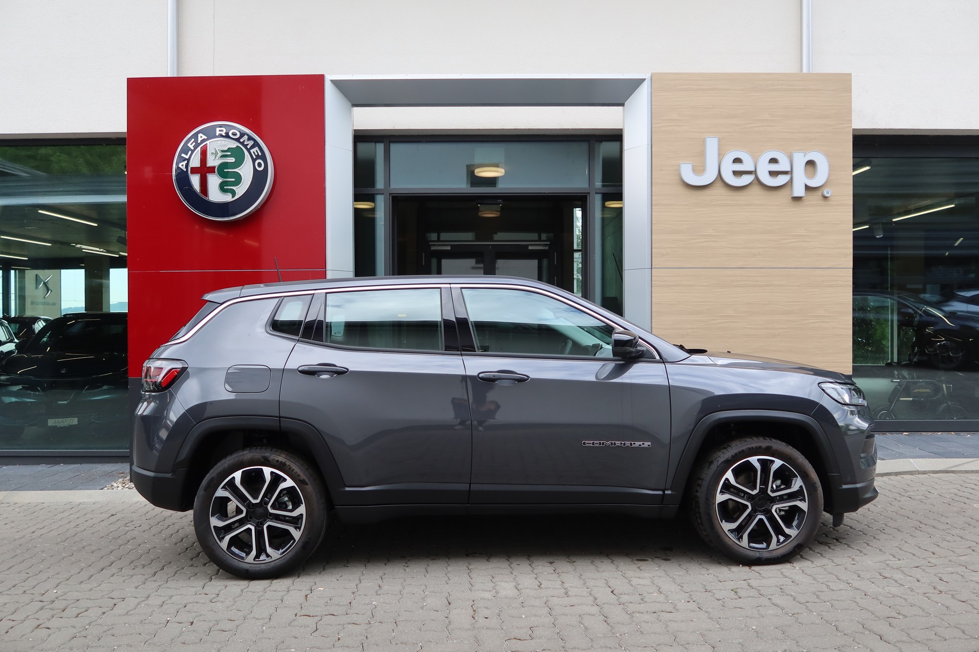 JEEP Compass 4x2 1.5 T Sw.Alt.-image-4