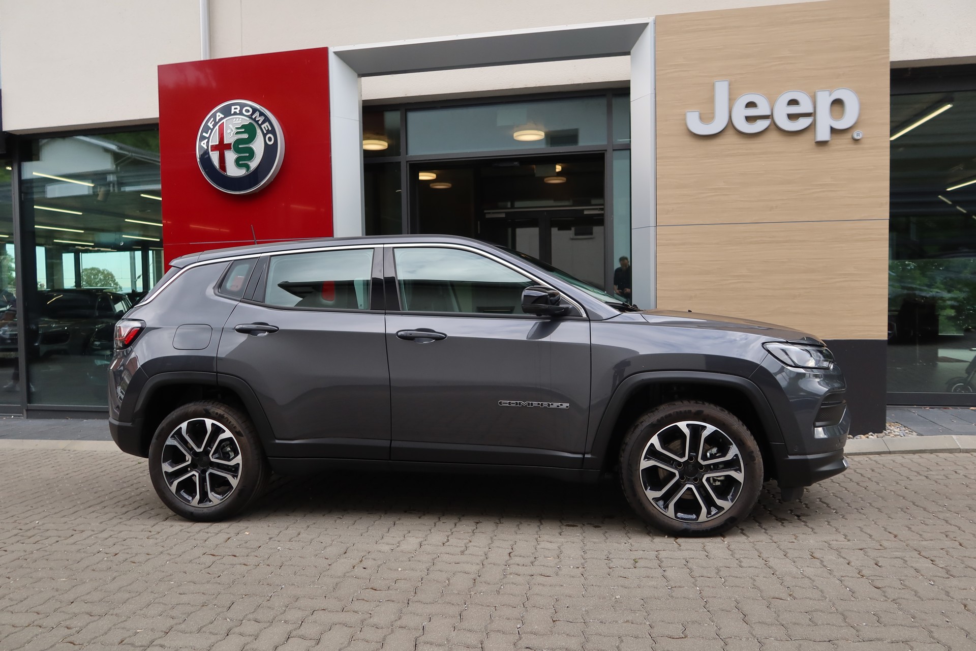 JEEP Compass 4x2 1.5 T Sw.Alt.-image-3