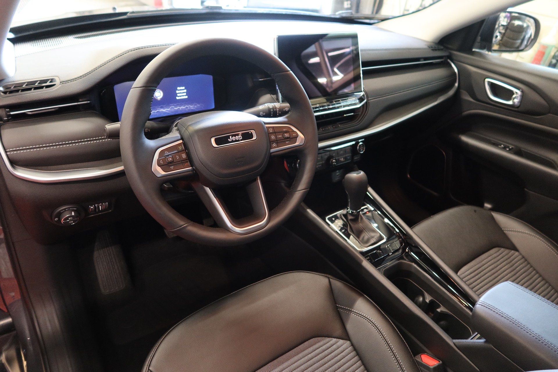 JEEP Compass 4x2 1.5 T Sw.Alt.-image-9