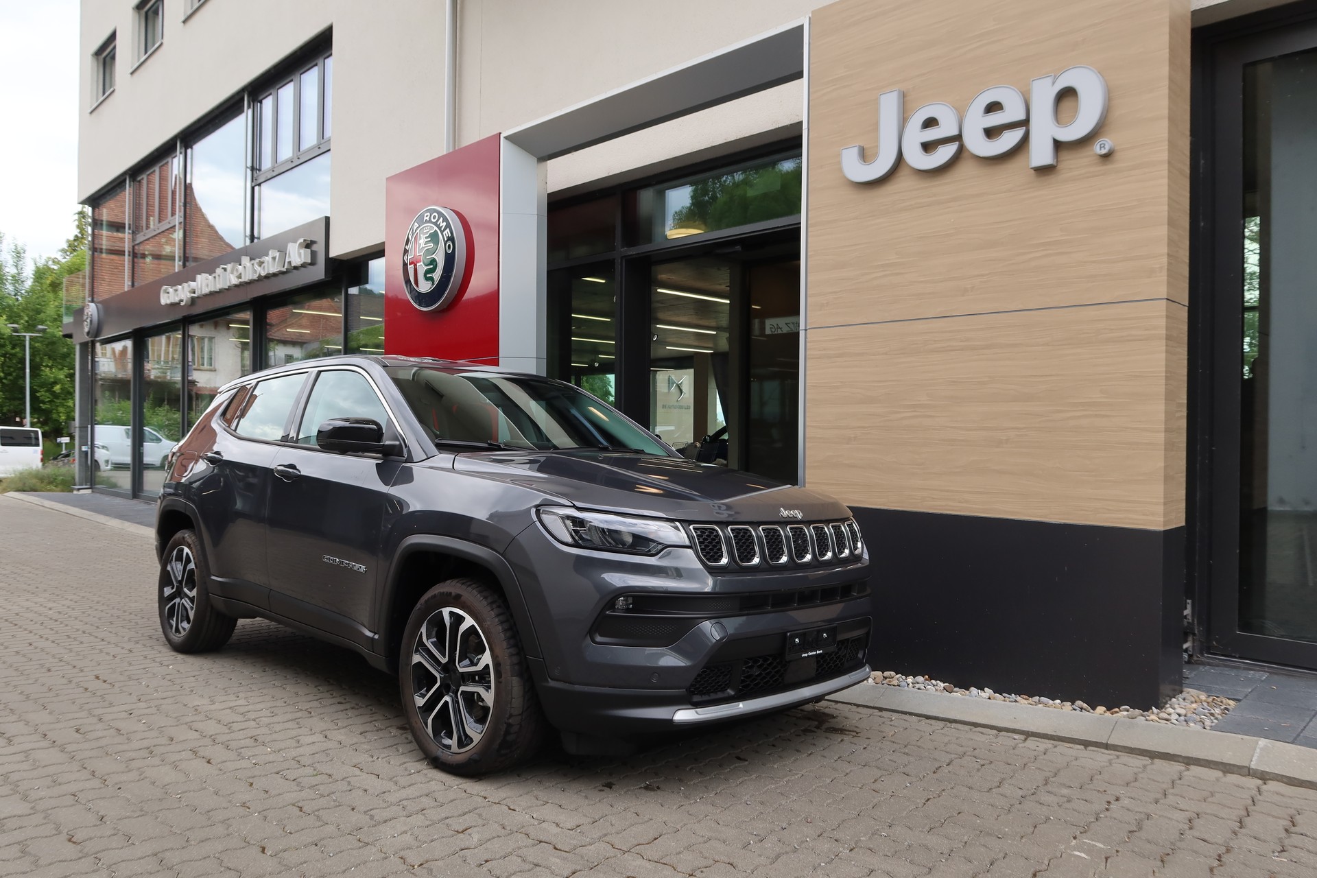 JEEP Compass 4x2 1.5 T Sw.Alt.-image-0