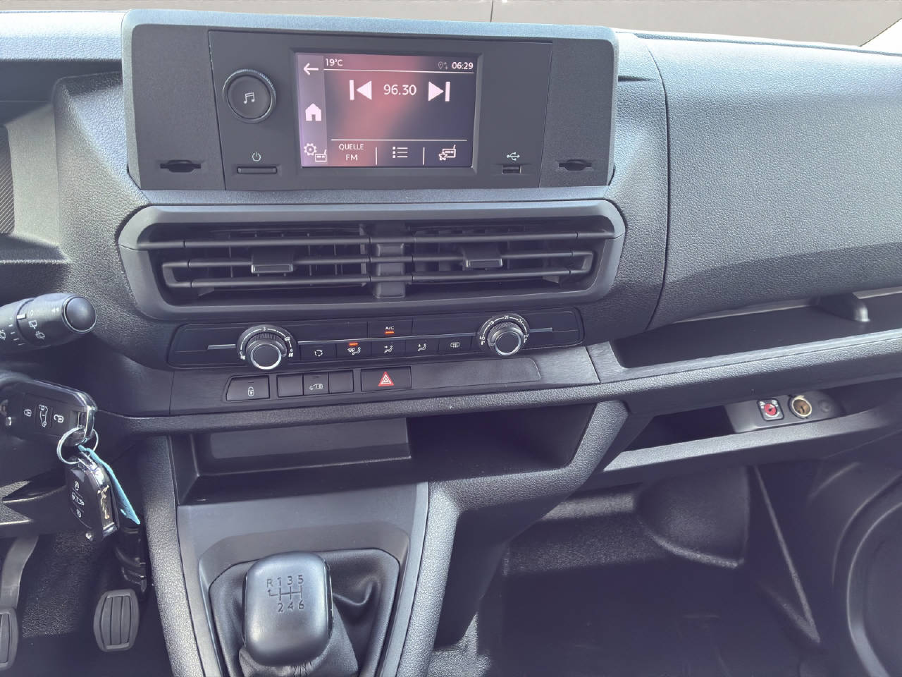 PEUGEOT Expert Kaw. Standard 2.0 BlueHDi 145 PS S/S-image-11