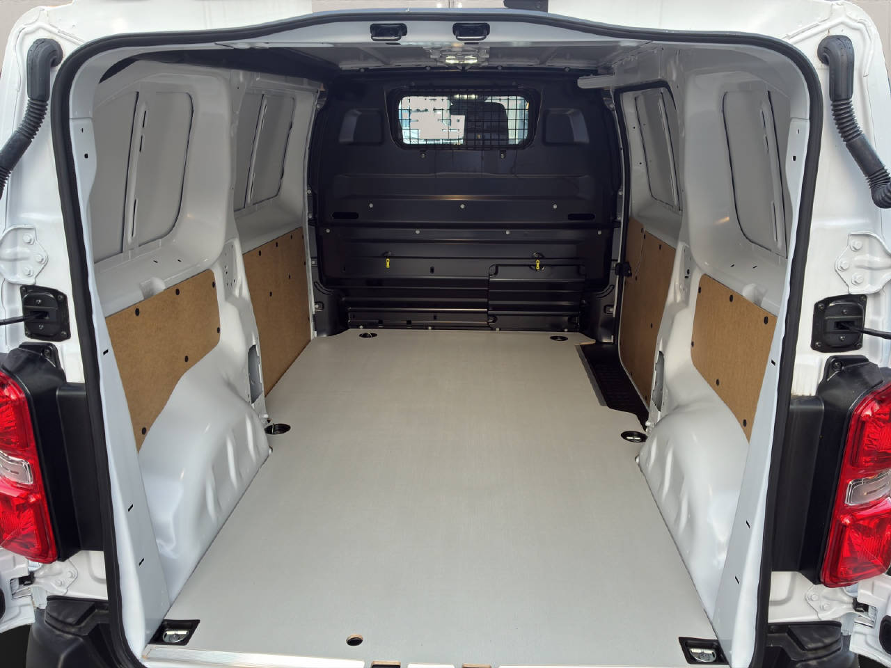 PEUGEOT Expert Kaw. Standard 2.0 BlueHDi 145 PS S/S-image-13