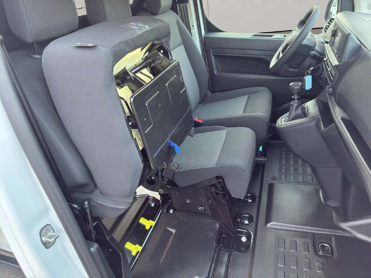 PEUGEOT Expert Kaw. Standard 2.0 BlueHDi 145 PS S/S-image-9