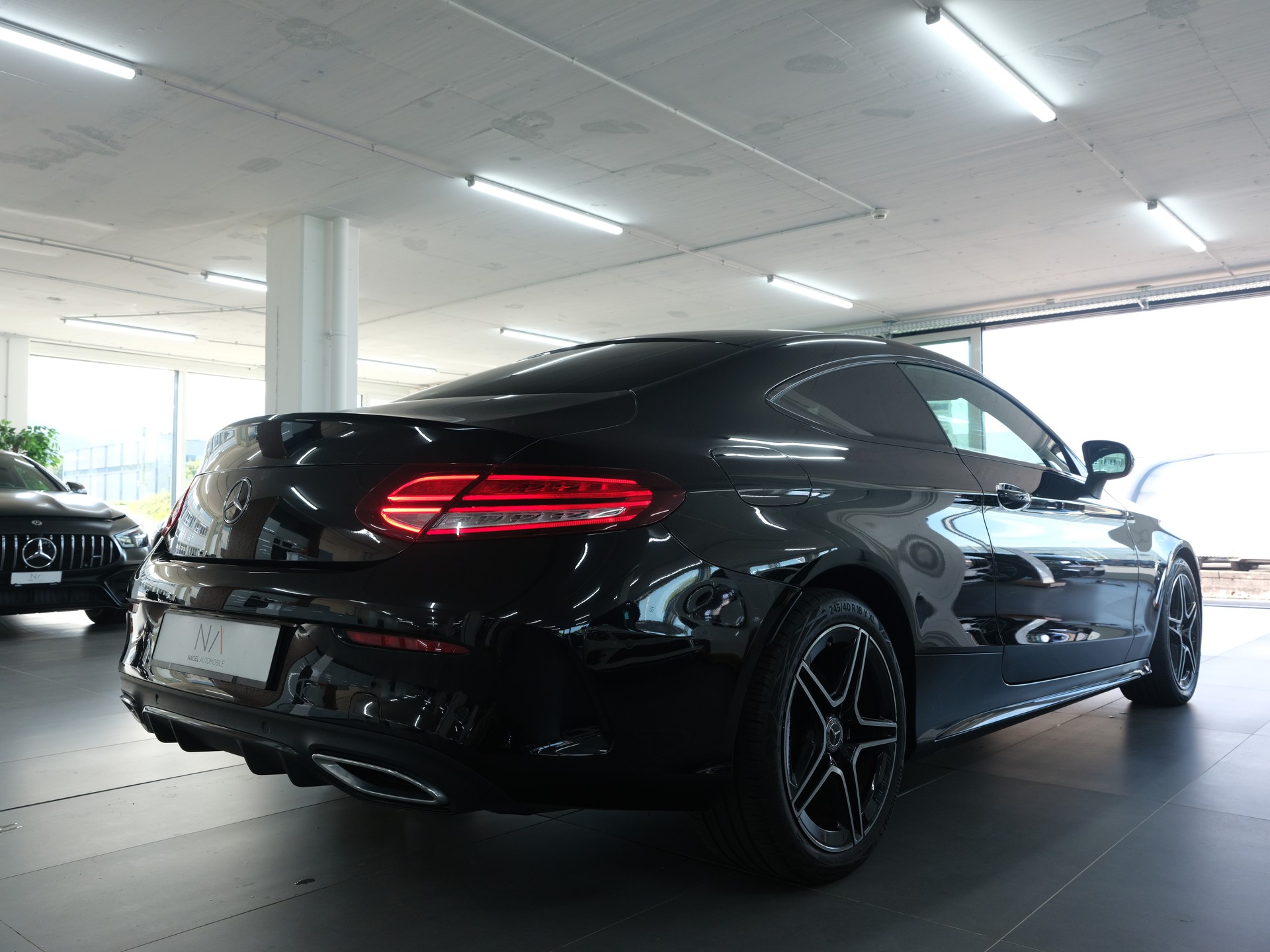 MERCEDES-BENZ C 220 d Coupé AMG Line 9G-Tronic-image-2