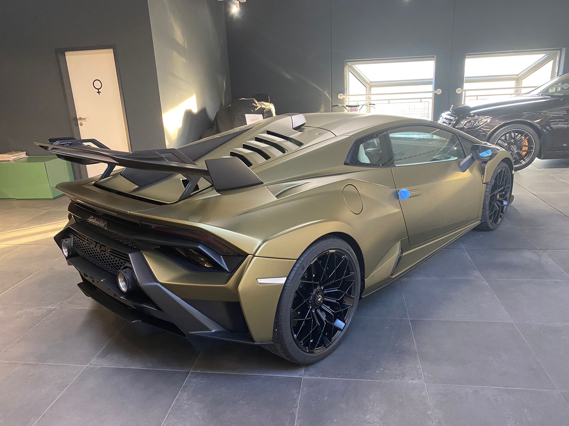 LAMBORGHINI Huracan STO Coupé DCT RWD-showroom-element-3