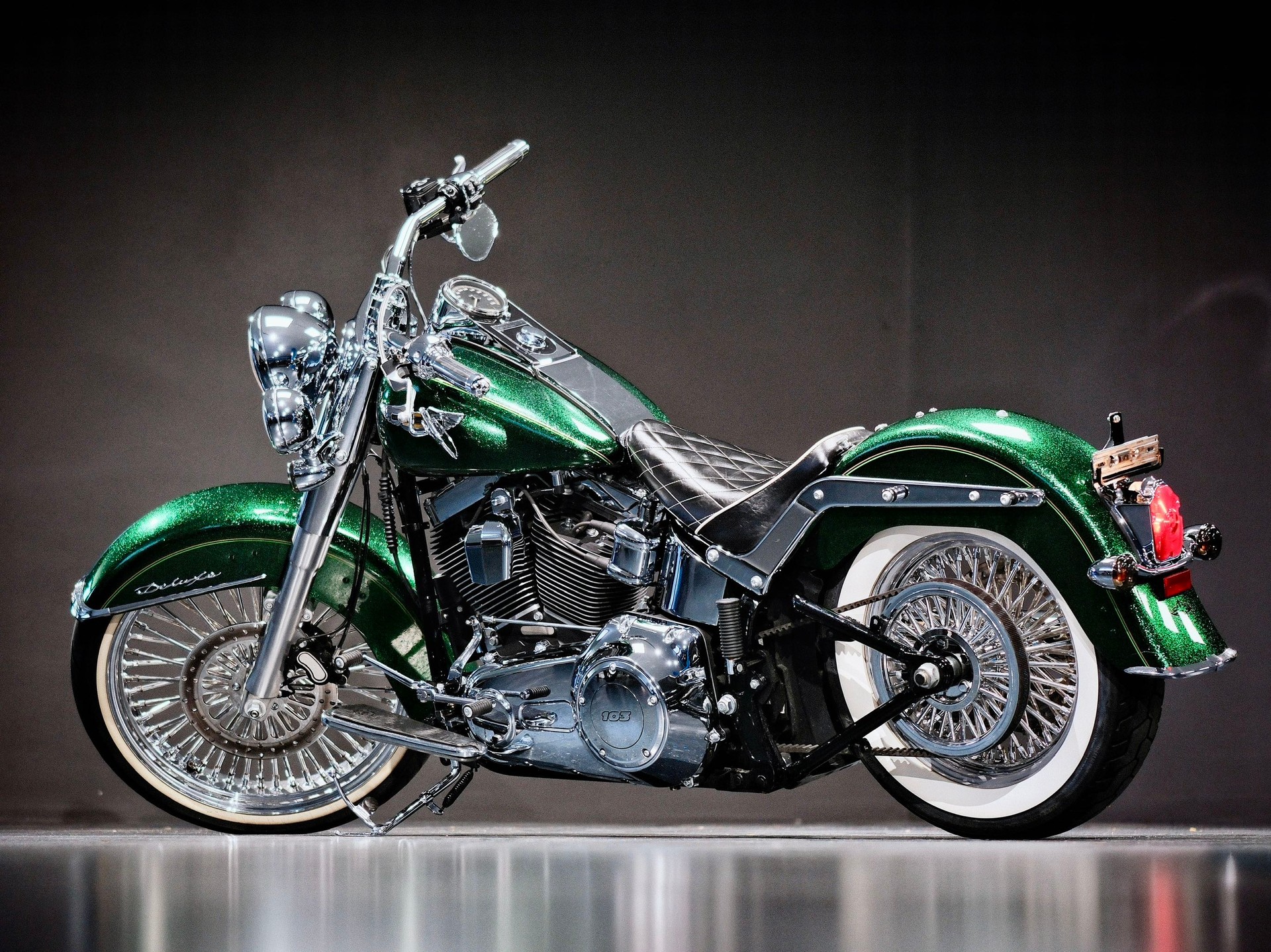 HARLEY-DAVIDSON FLSTN Softail Deluxe ABS-showroom-element-3