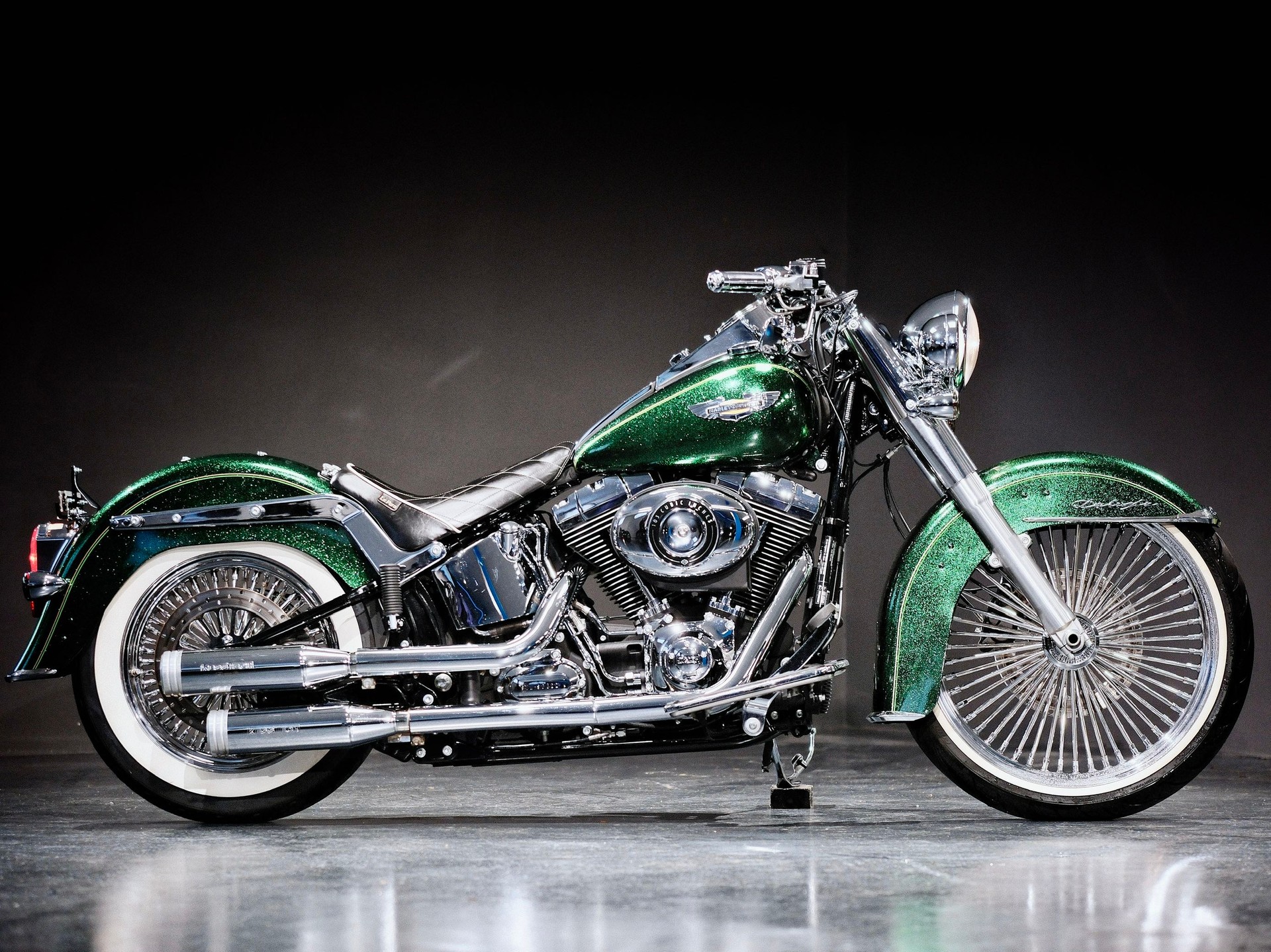 HARLEY-DAVIDSON FLSTN Softail Deluxe ABS-showroom-element-1