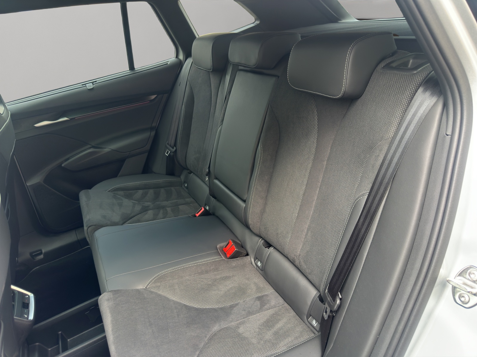 SKODA Enyaq 85x Sportline 4x4-image-16