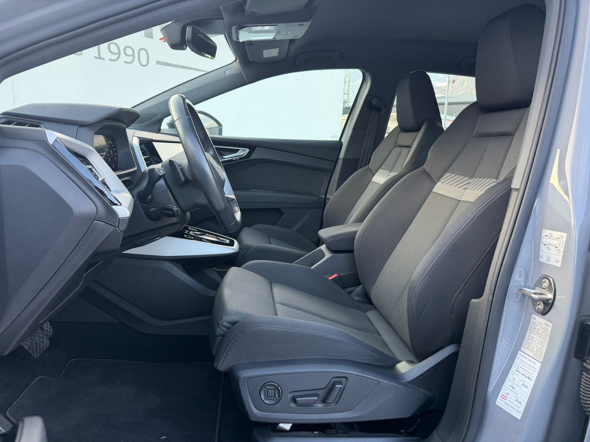 AUDI Q4 e-tron 50 quattro-image-8