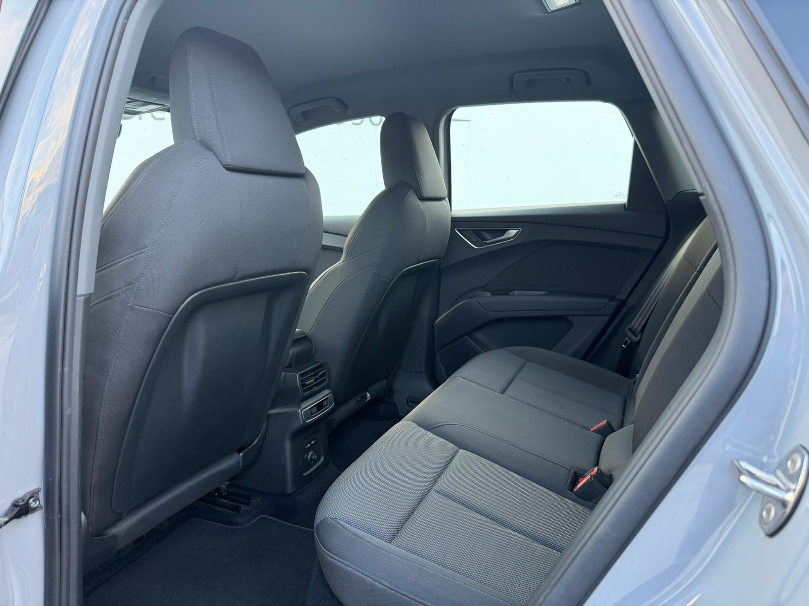 AUDI Q4 e-tron 50 quattro-image-9