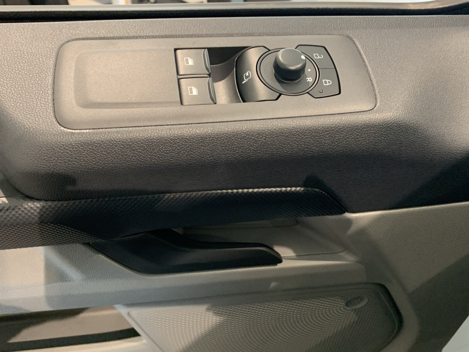 FORD Transit C Van 320 L1 2.5 Duratec 233 Trend PHEV-image-7