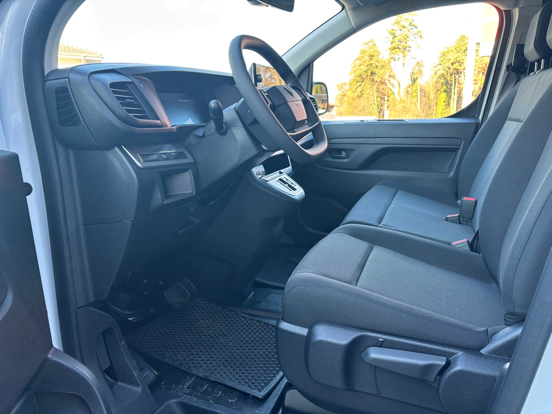 PEUGEOT Expert 2.2 BlueHDi 150 S&S Standard EAT8-image-7