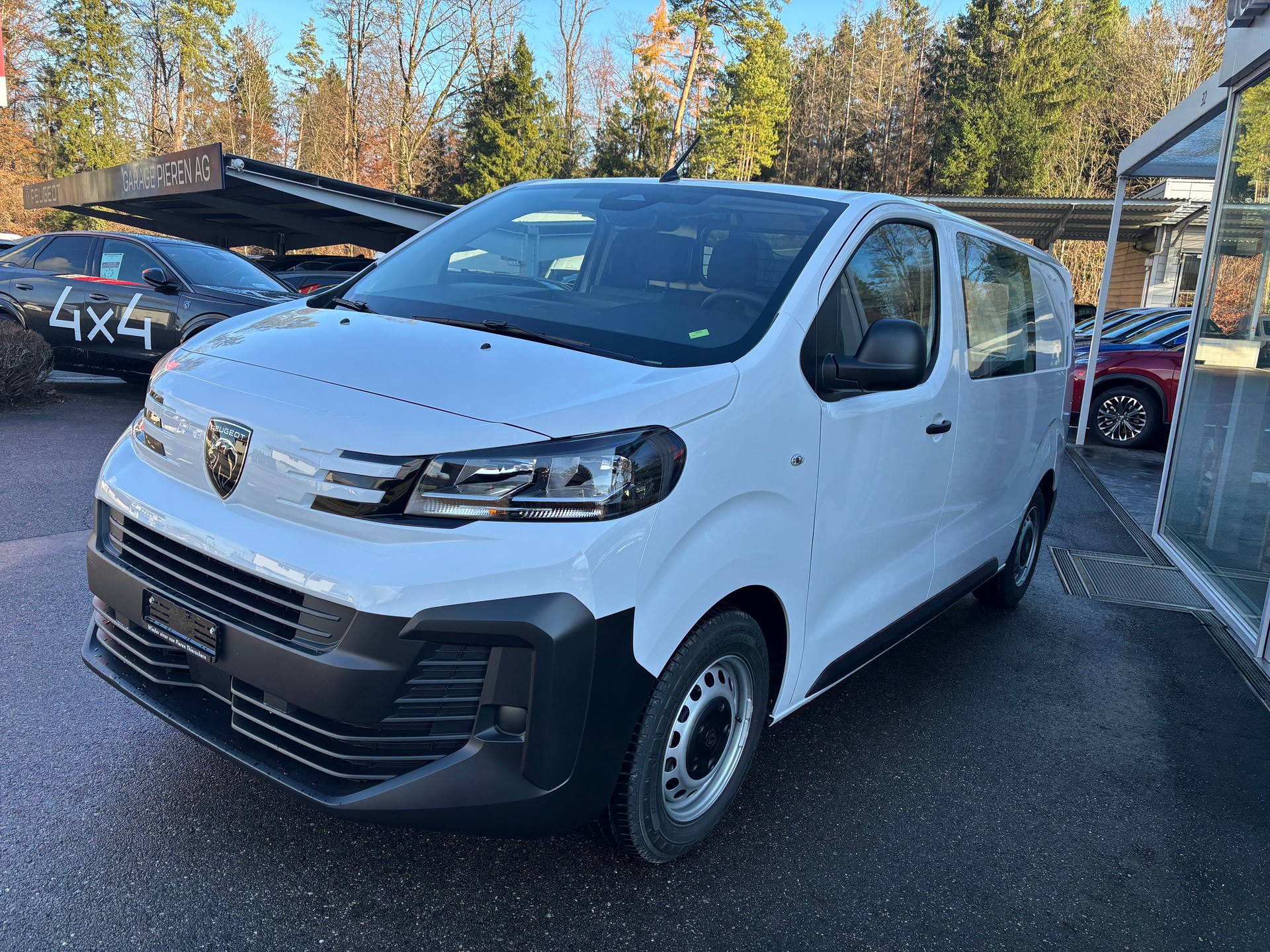 PEUGEOT Expert 2.2 BlueHDi 150 S&S Standard EAT8-image-1