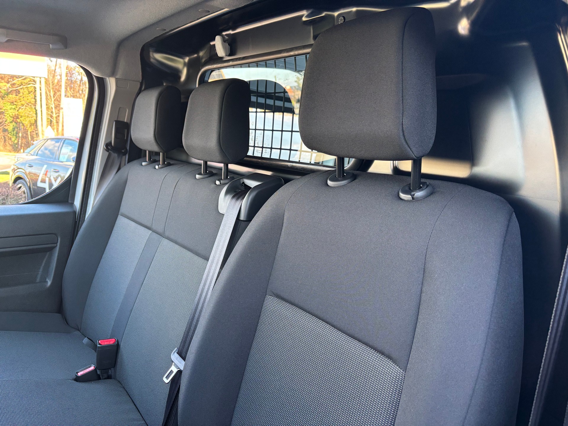 PEUGEOT Expert 2.2 BlueHDi 150 S&S Standard EAT8-image-8