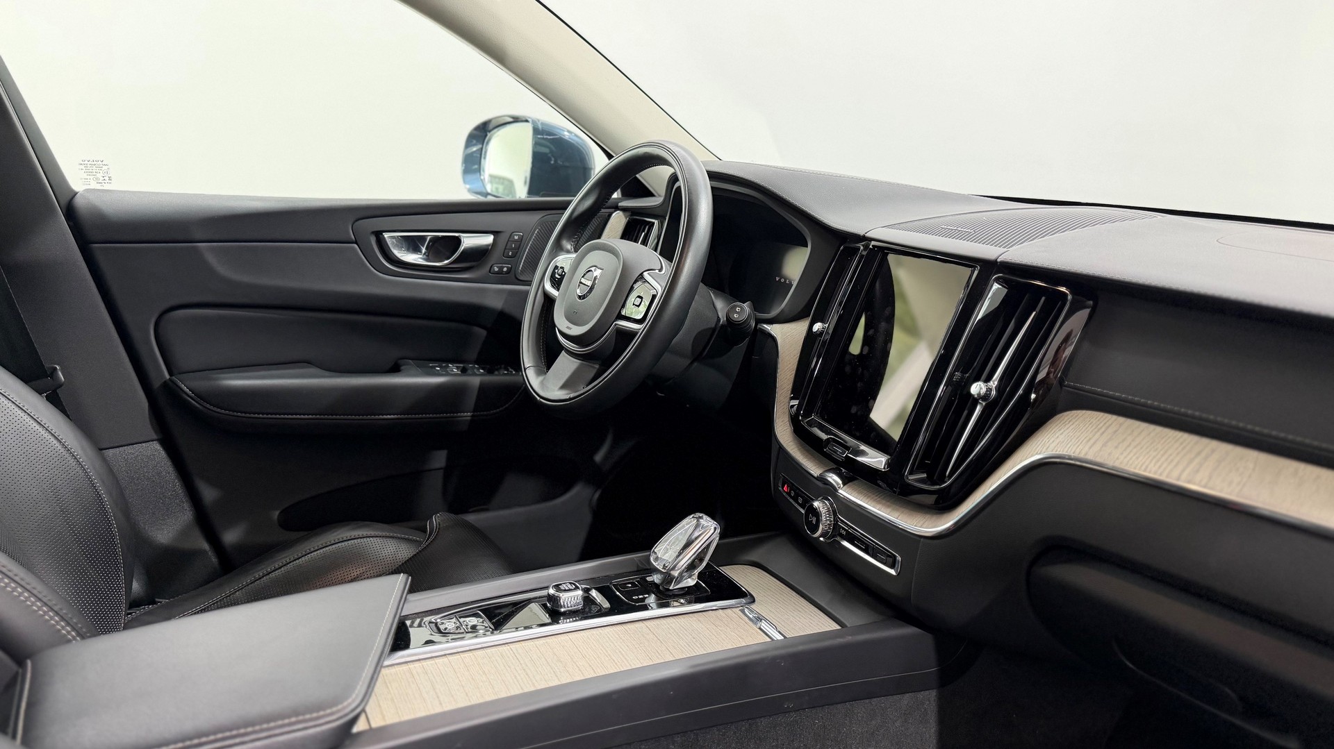 VOLVO XC60 2.0 T8 TE Inscription eAW-image-4