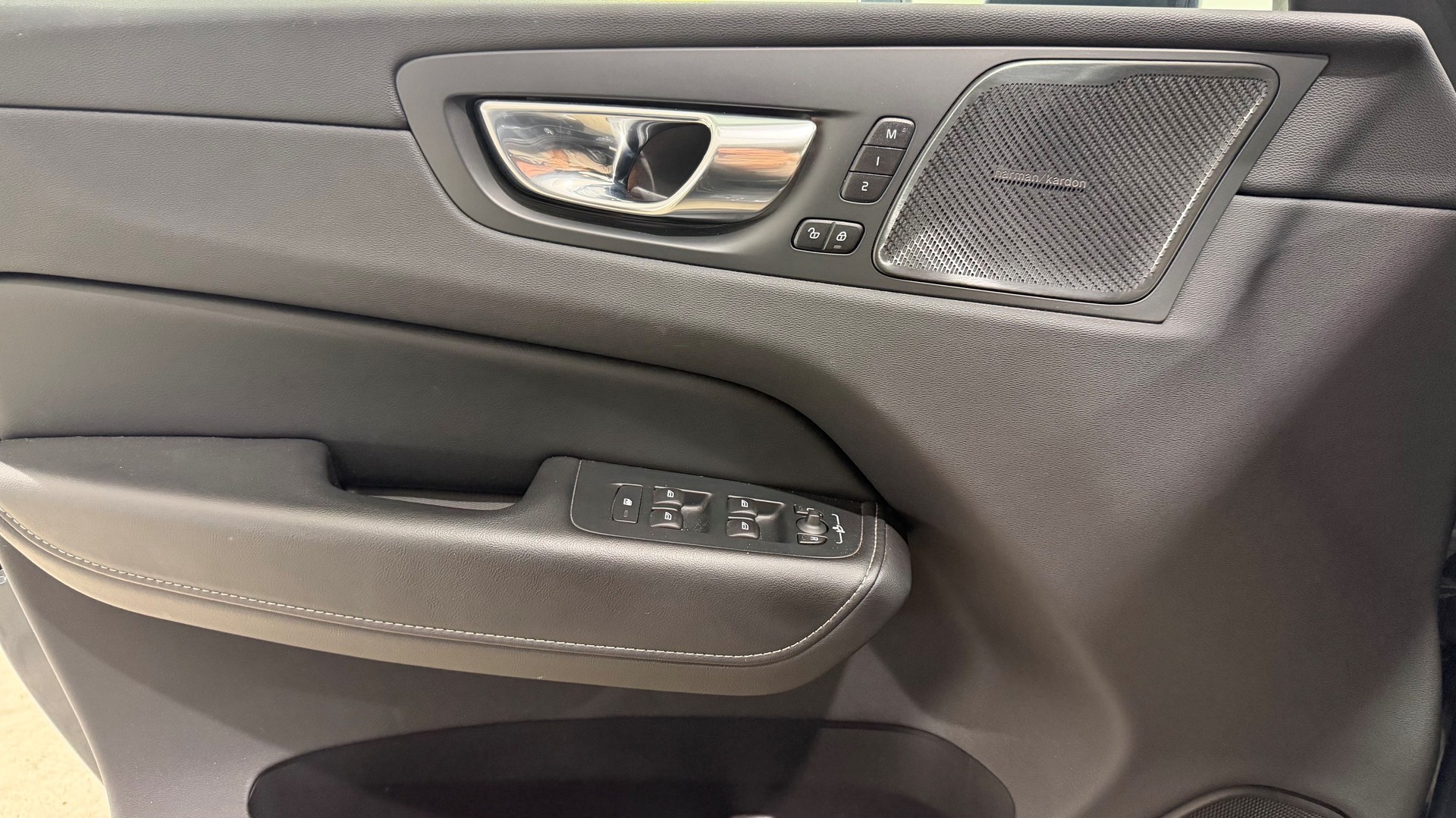 VOLVO XC60 2.0 T8 TE Inscription eAW-image-11