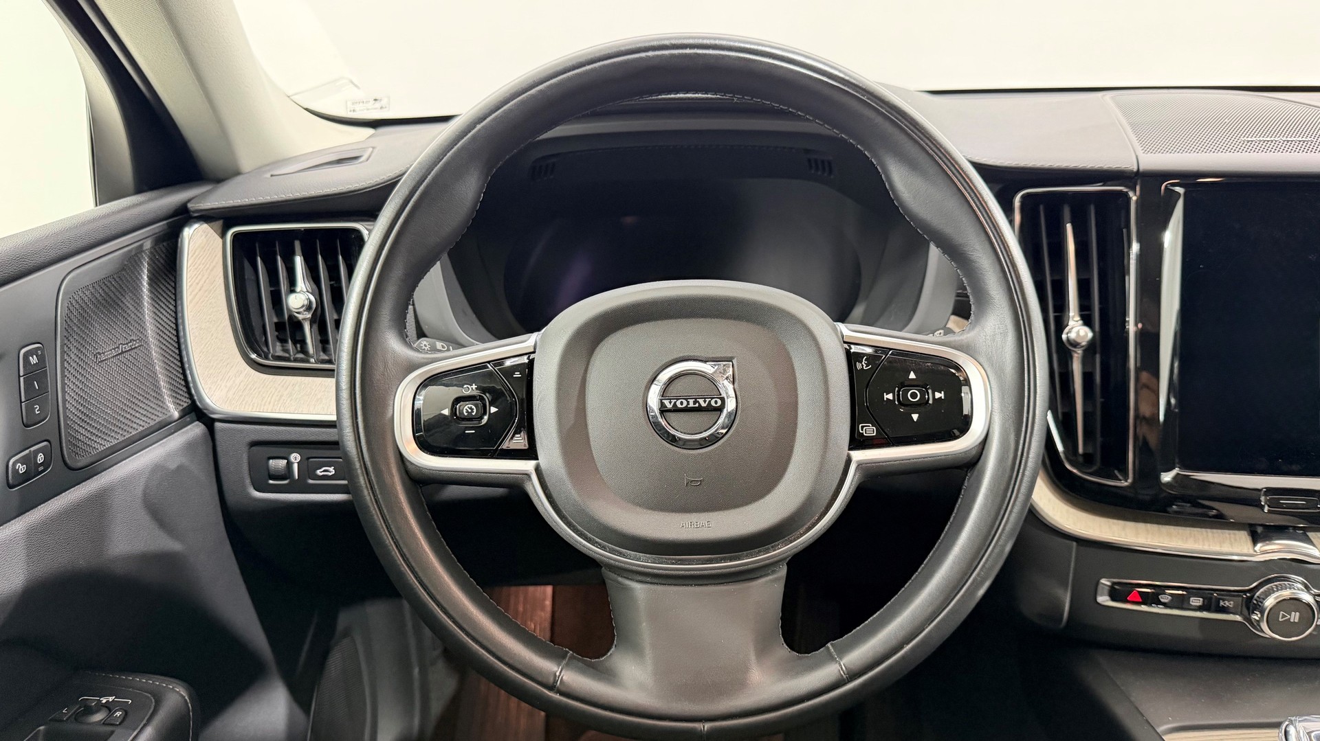 VOLVO XC60 2.0 T8 TE Inscription eAW-image-9