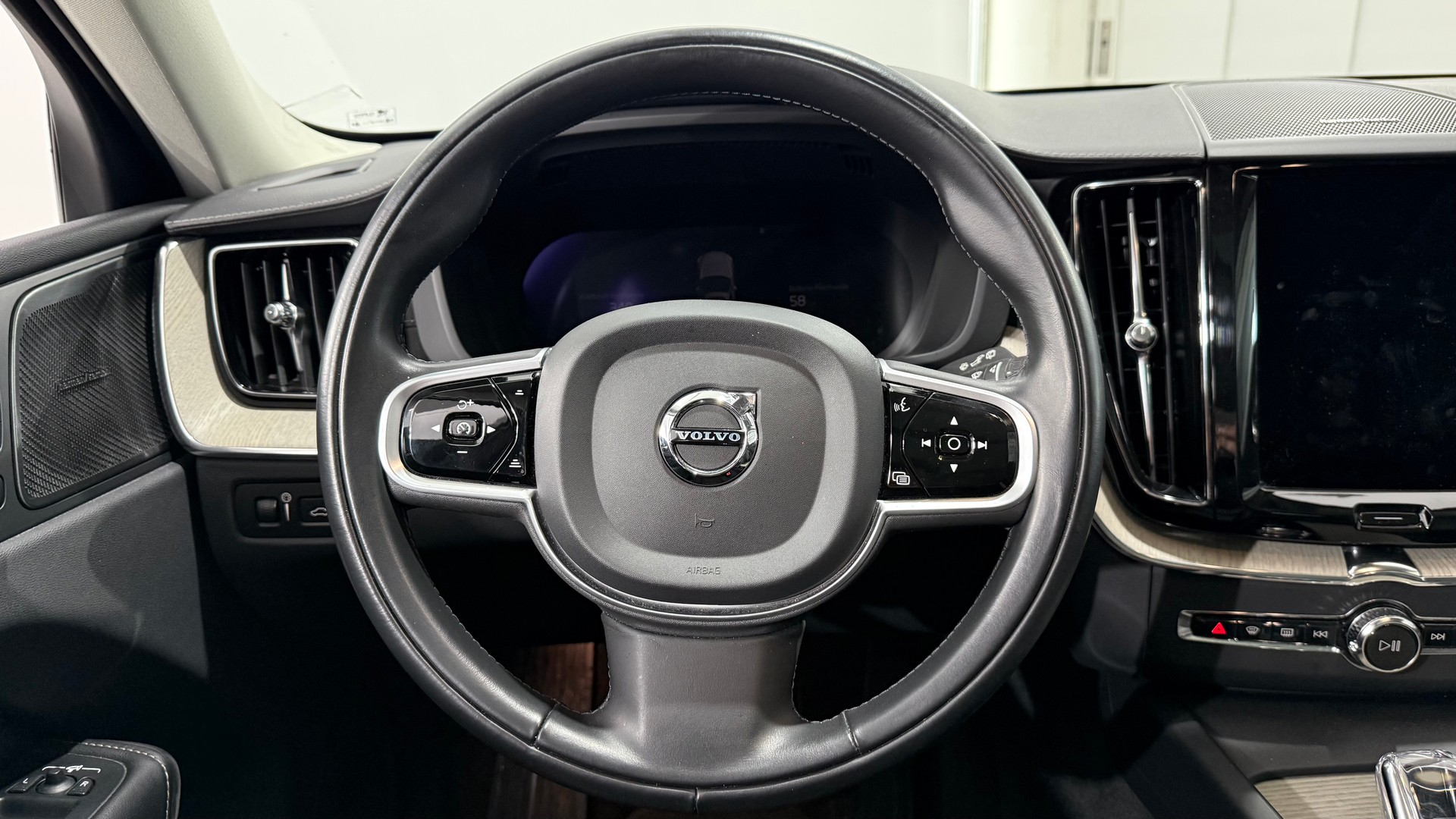 VOLVO XC60 2.0 T8 TE Inscription eAW-image-13