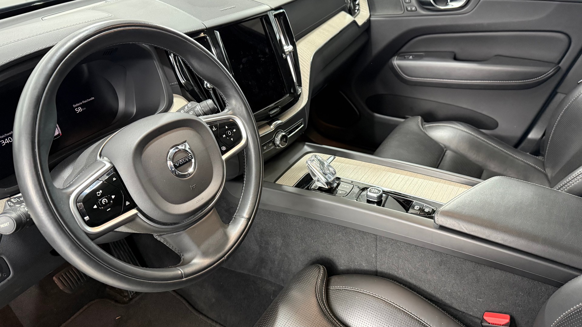 VOLVO XC60 2.0 T8 TE Inscription eAW-image-3