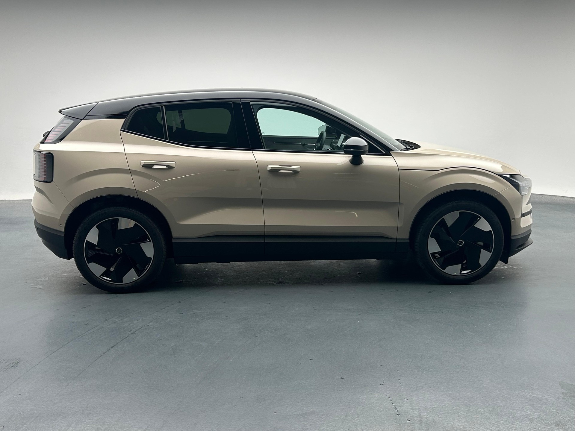 VOLVO EX30 E60 Twin Ultra Performance AWD-image-24