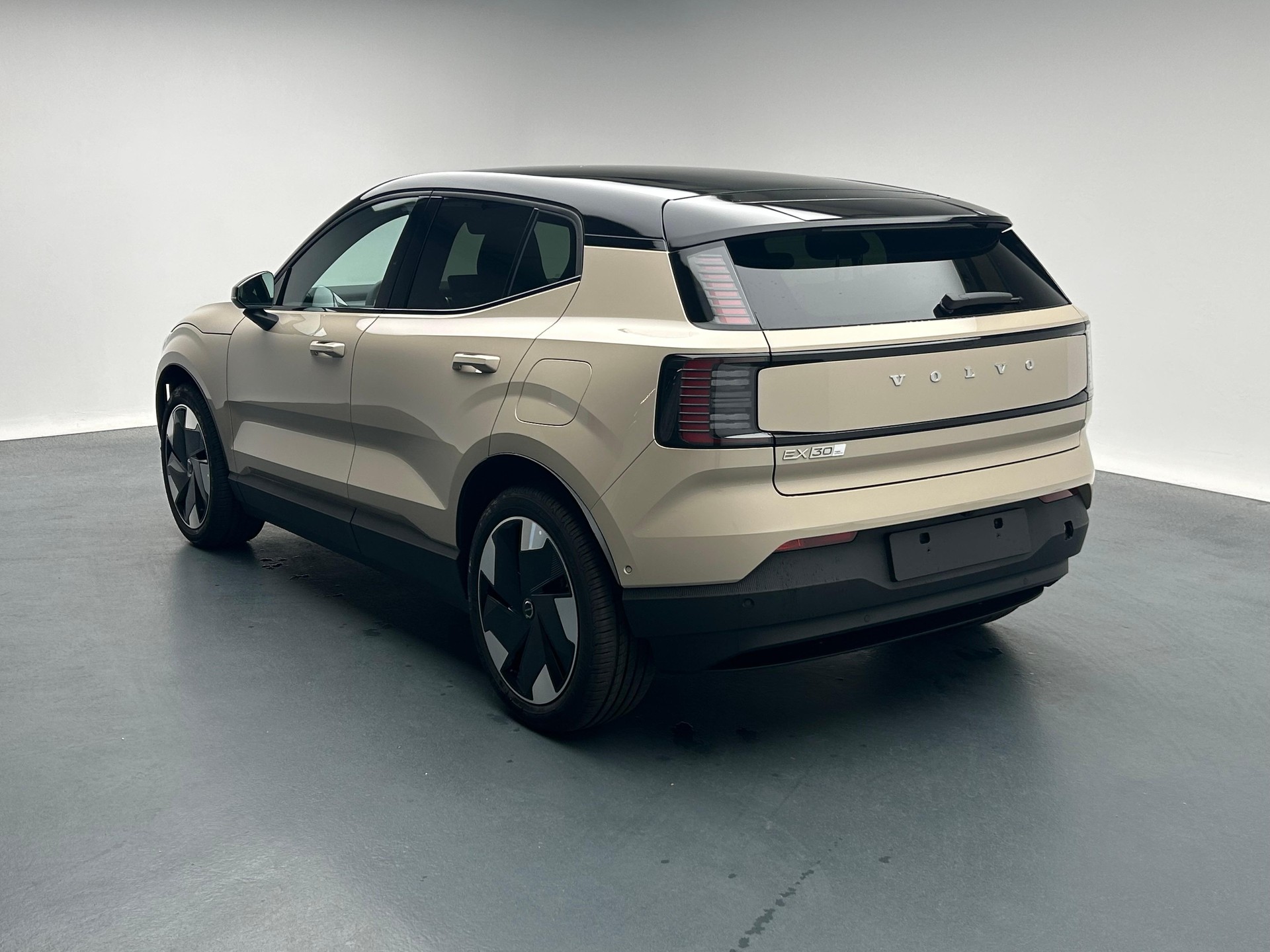 VOLVO EX30 E60 Twin Ultra Performance AWD-image-16