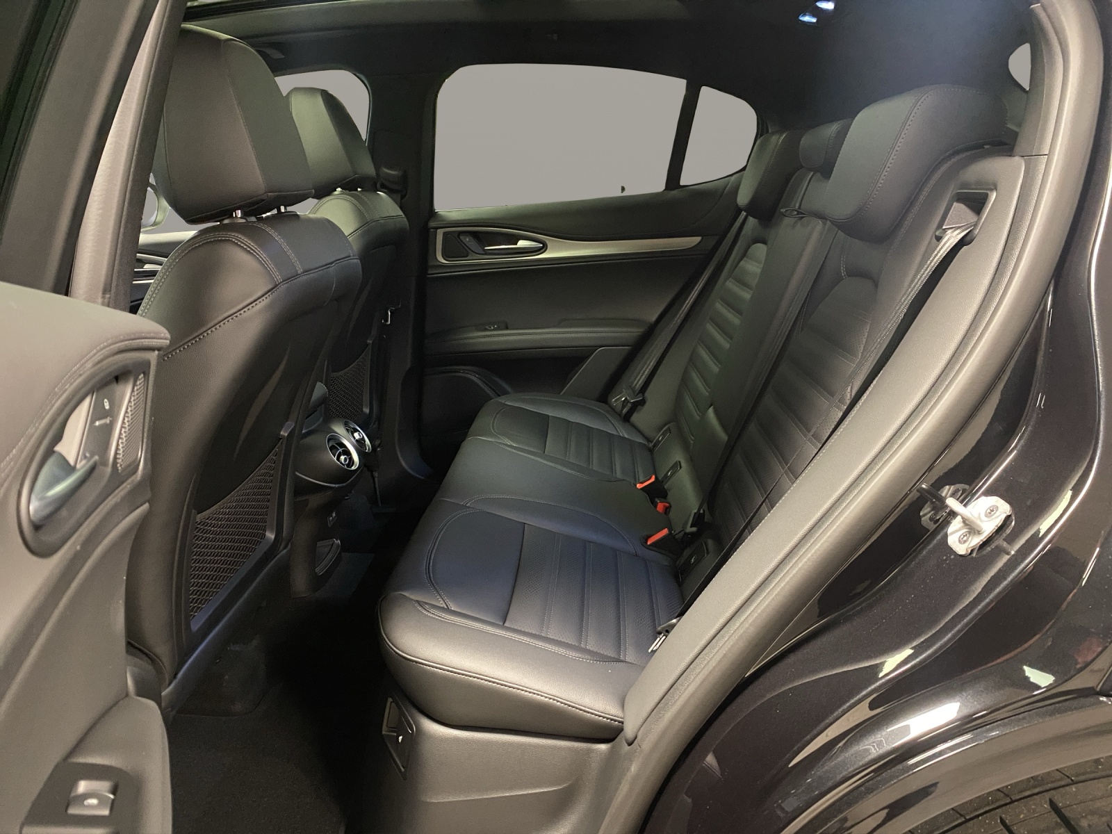 ALFA ROMEO STELVIO 2.0 Q4 280 Veloce P-image-13