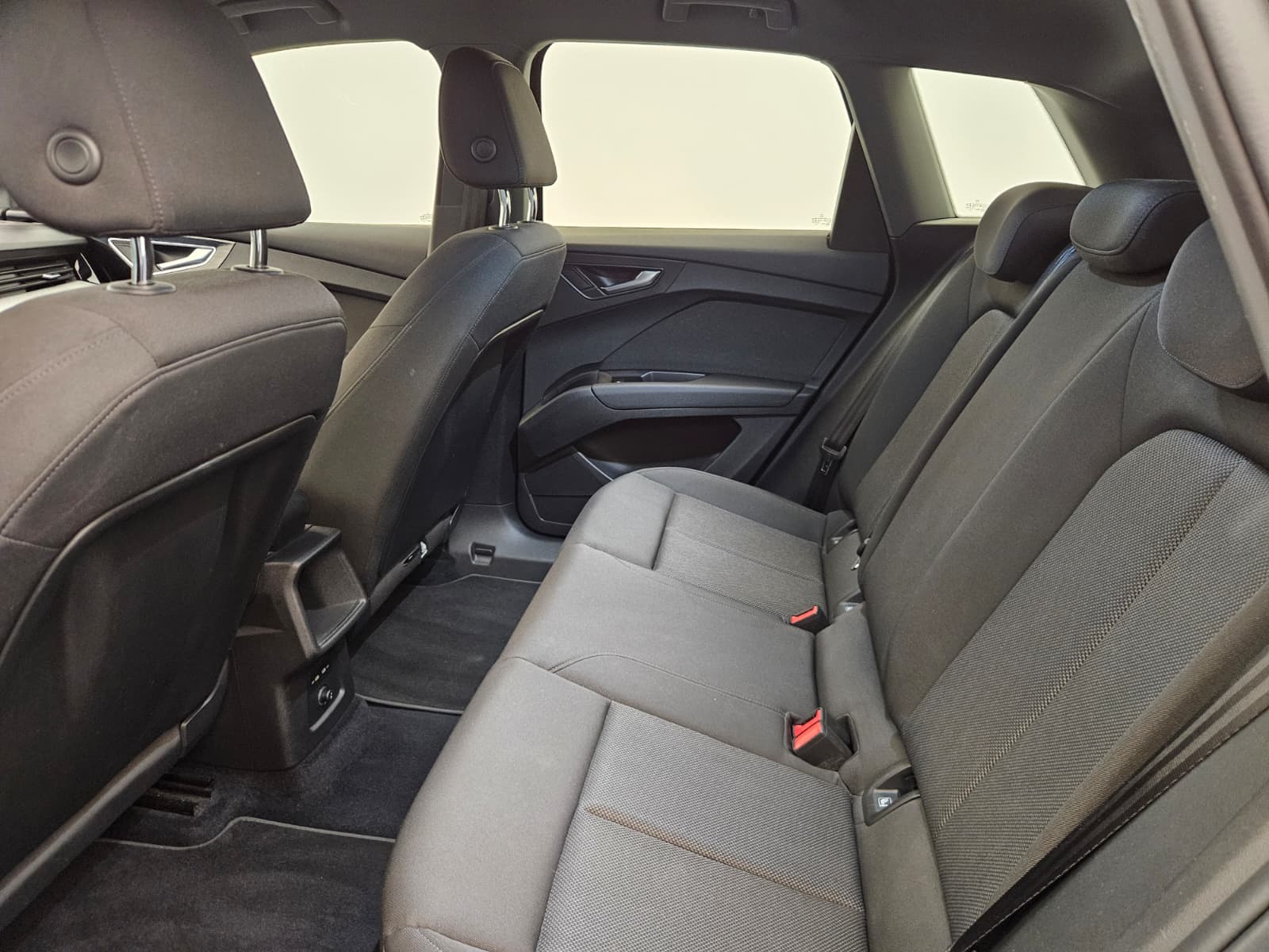 AUDI Q4 e-tron 50 quattro-image-12