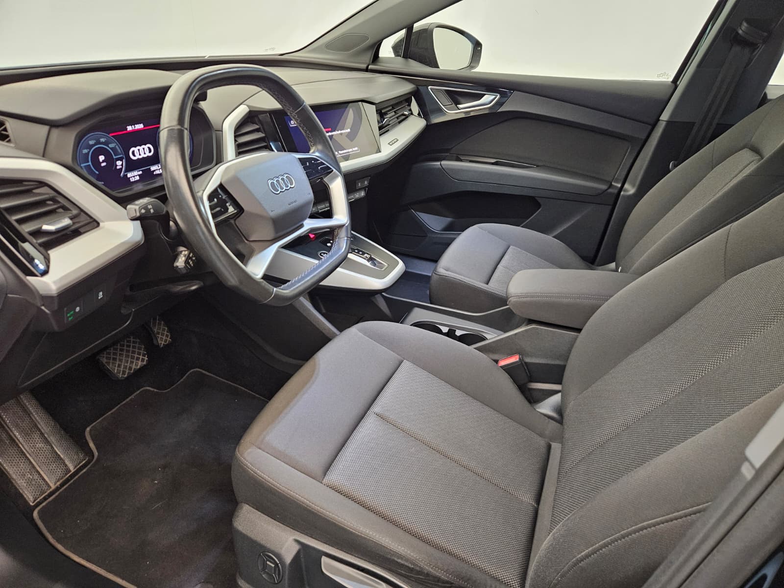 AUDI Q4 e-tron 50 quattro-image-11