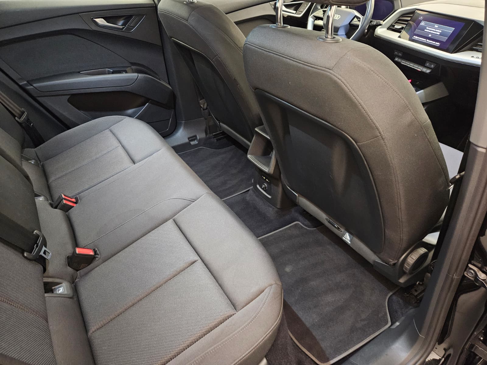 AUDI Q4 e-tron 50 quattro-image-13