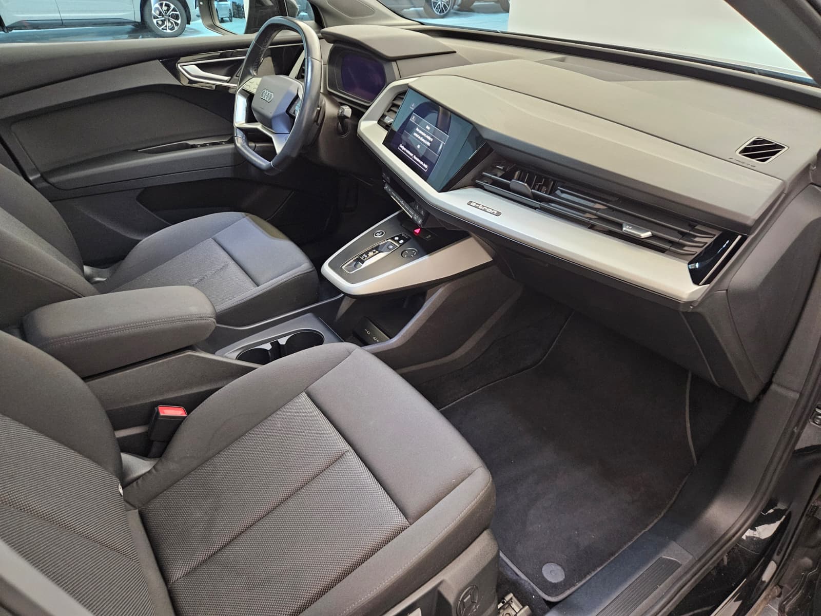 AUDI Q4 e-tron 50 quattro-image-1