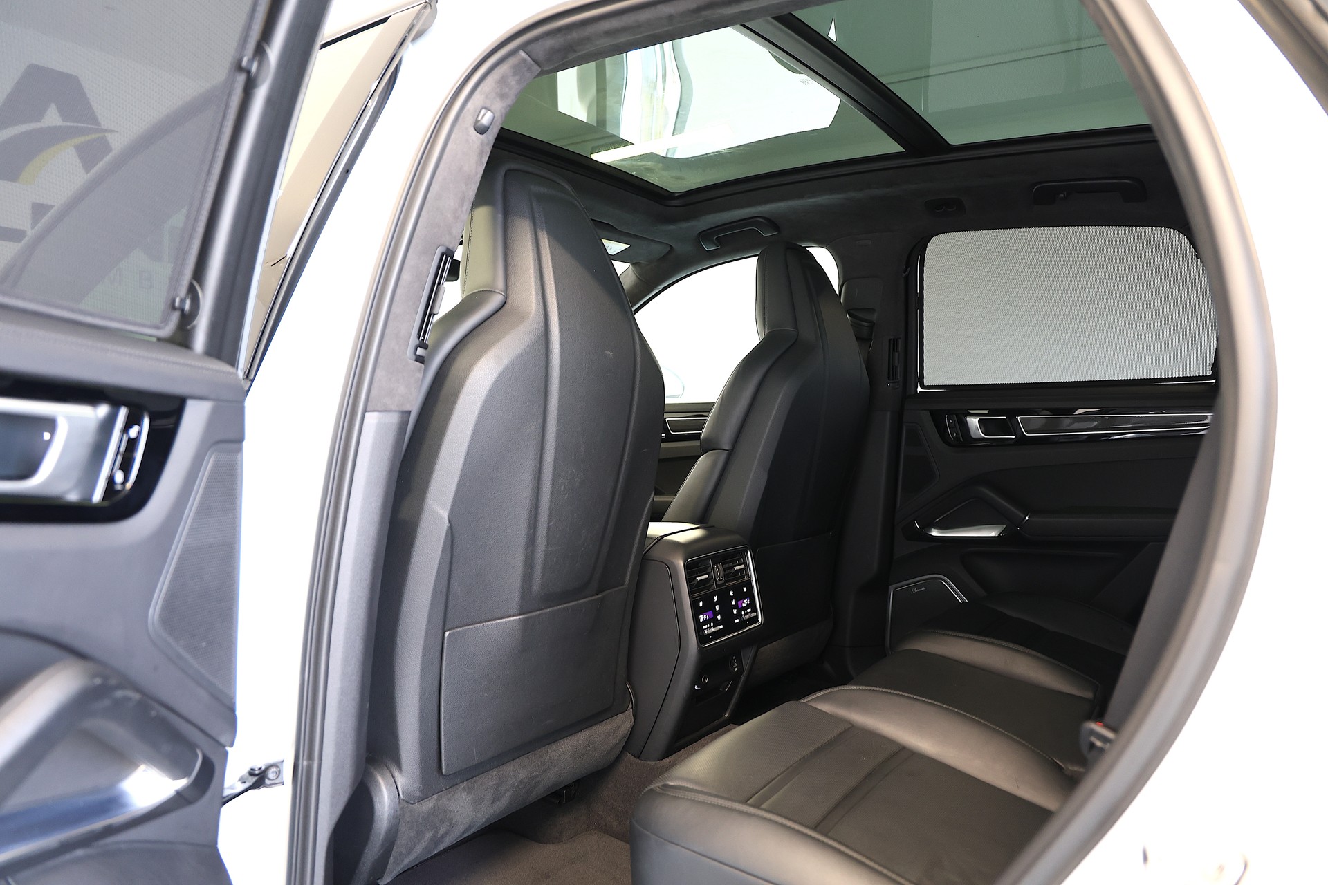 PORSCHE Cayenne Turbo-image-18